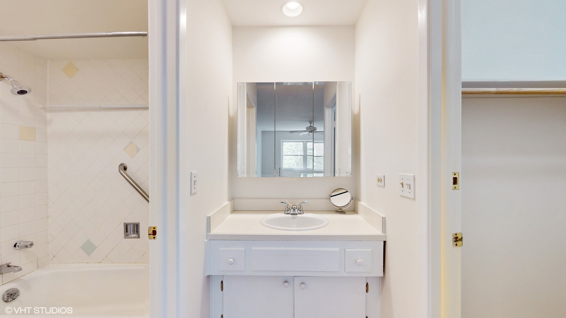 2033 Sherman Avenue Unit: 301