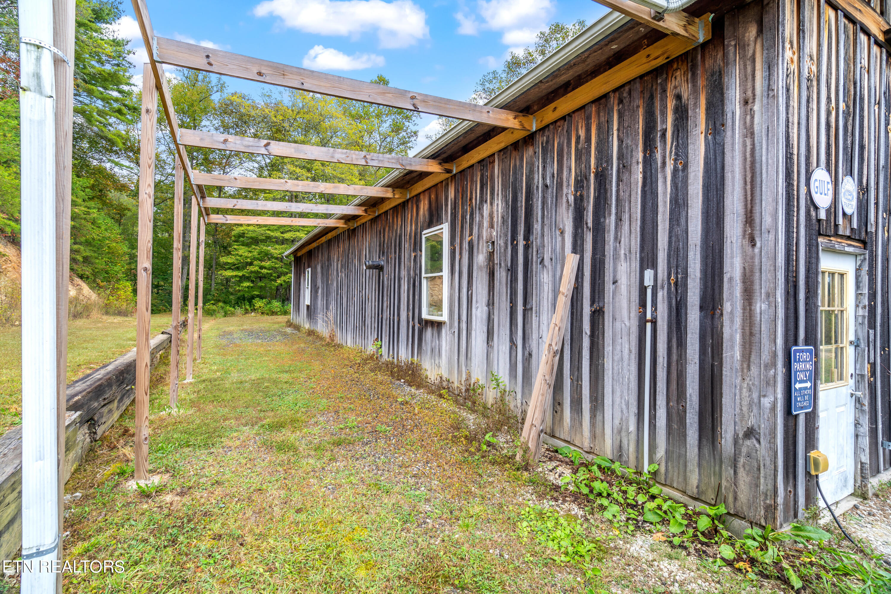 205 Russell Hollow Rd