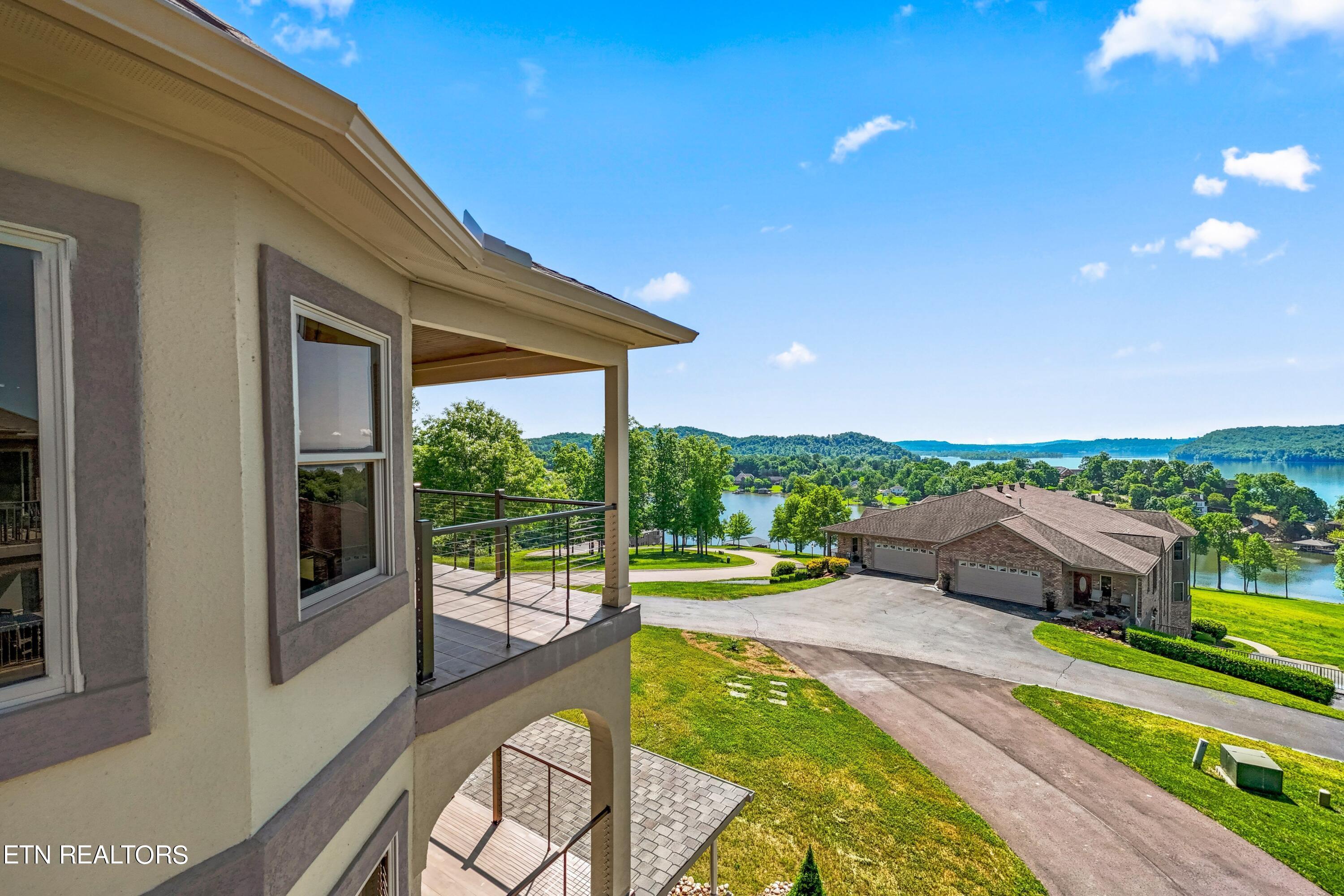 2422 Grand View Court