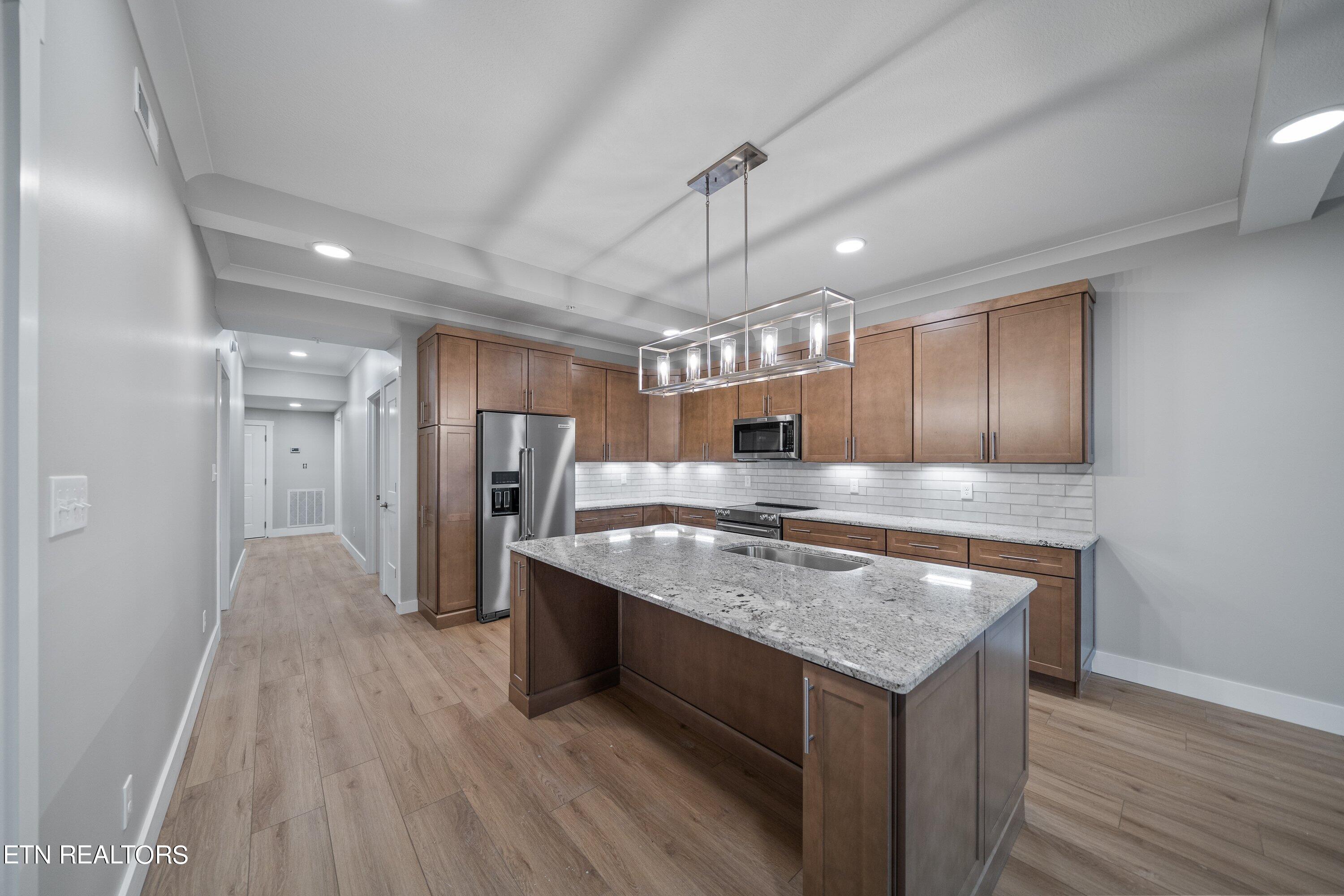 2422 Grand View Court