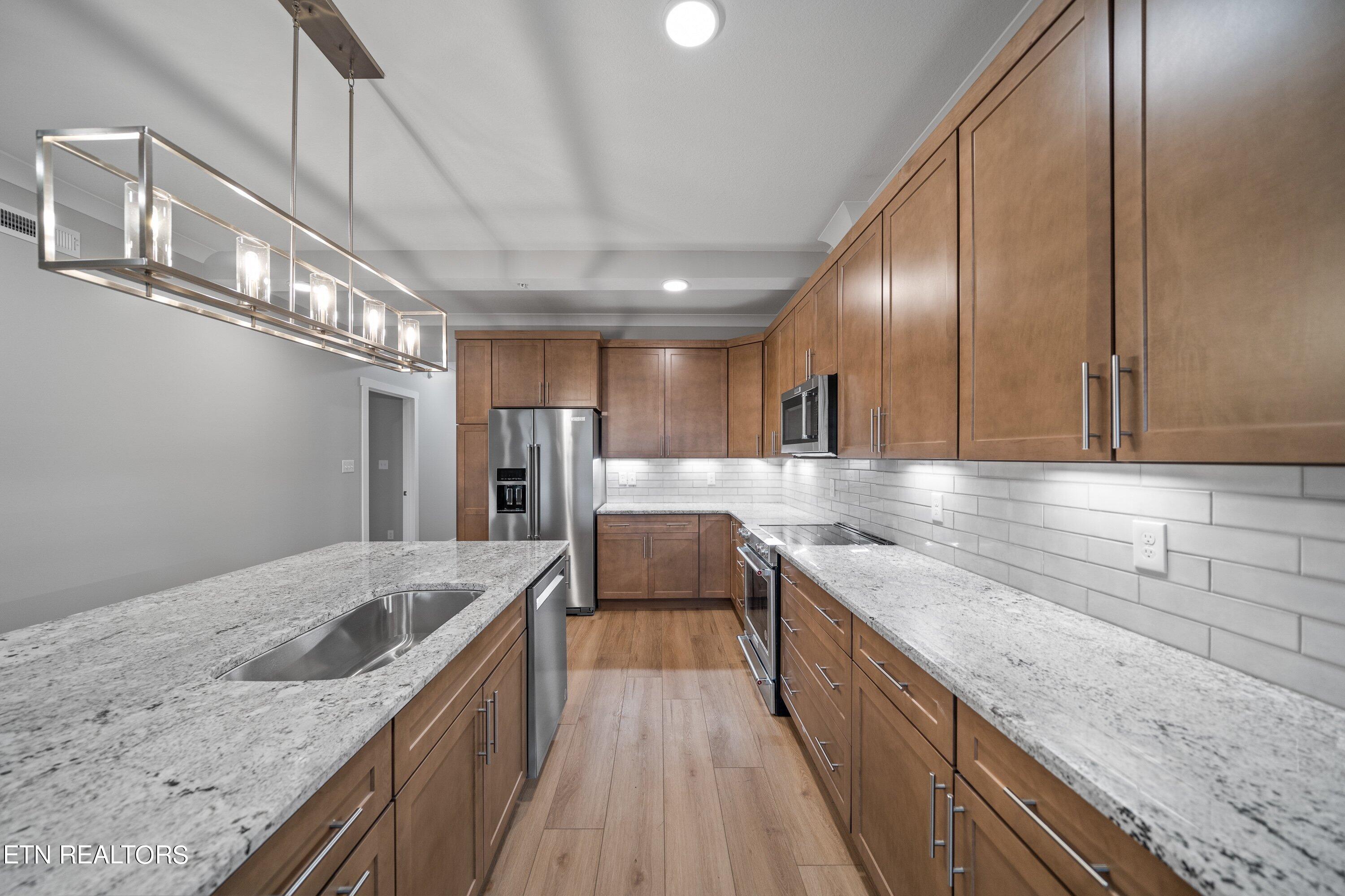 2422 Grand View Court