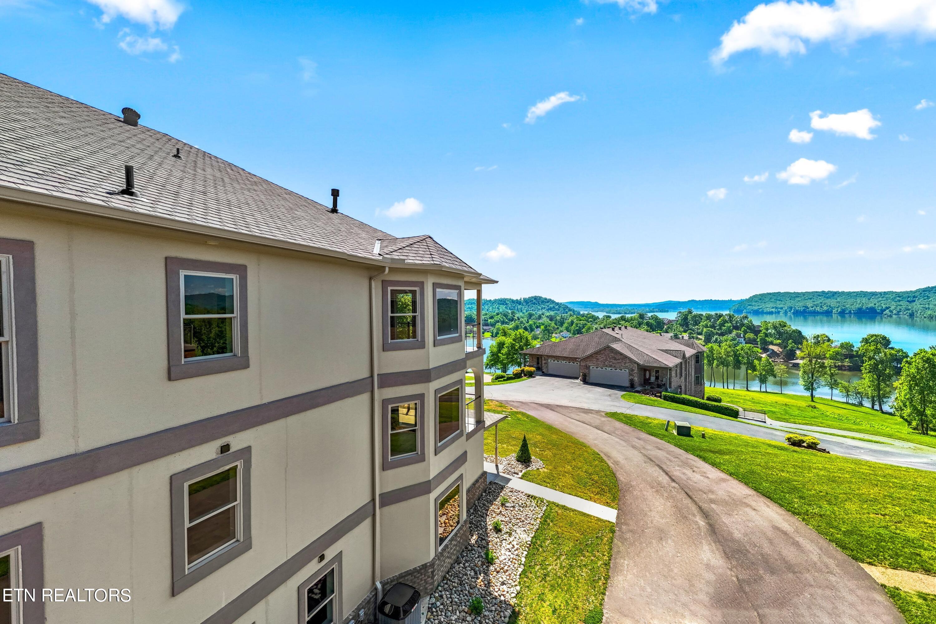 2422 Grand View Court