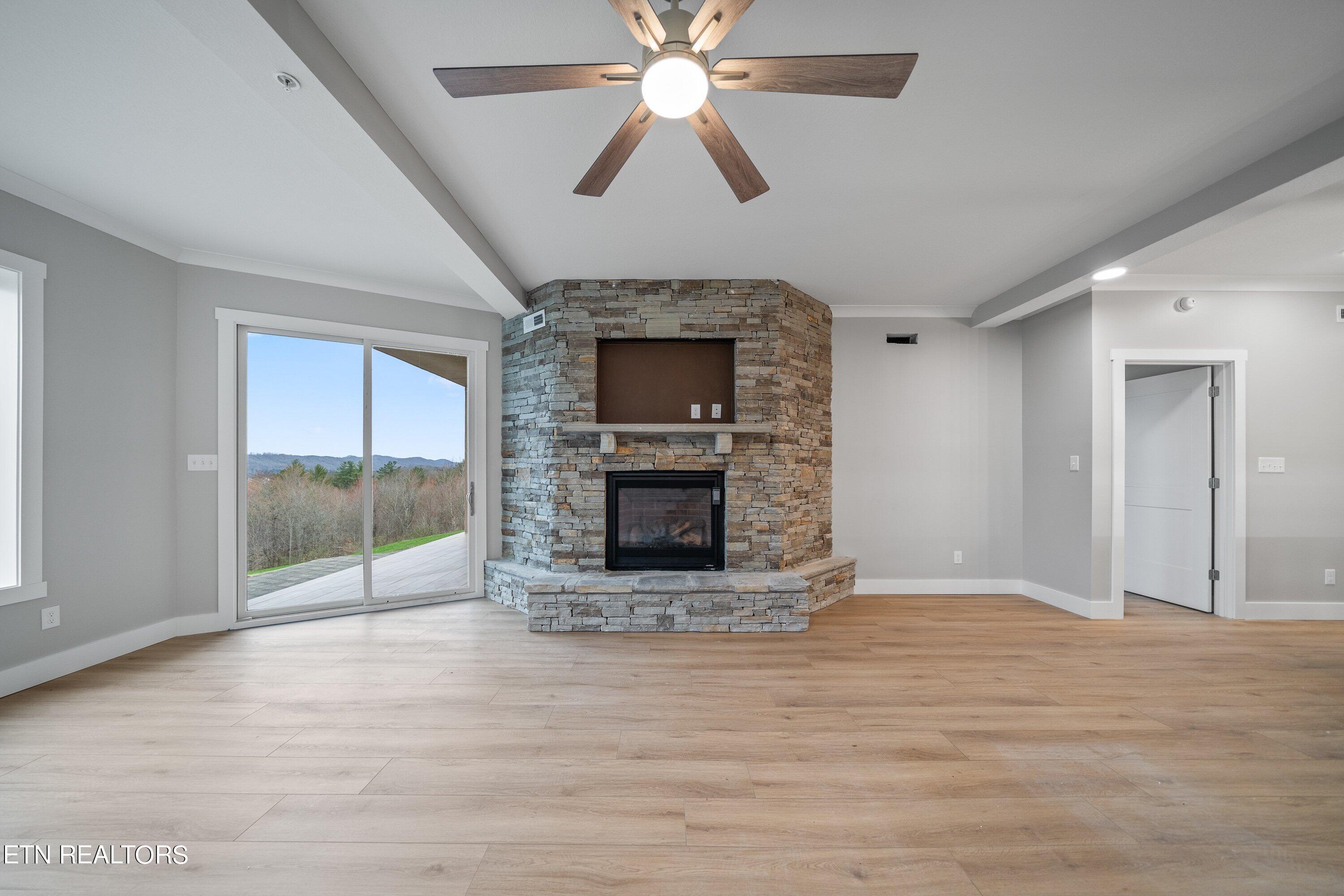 2422 Grand View Court