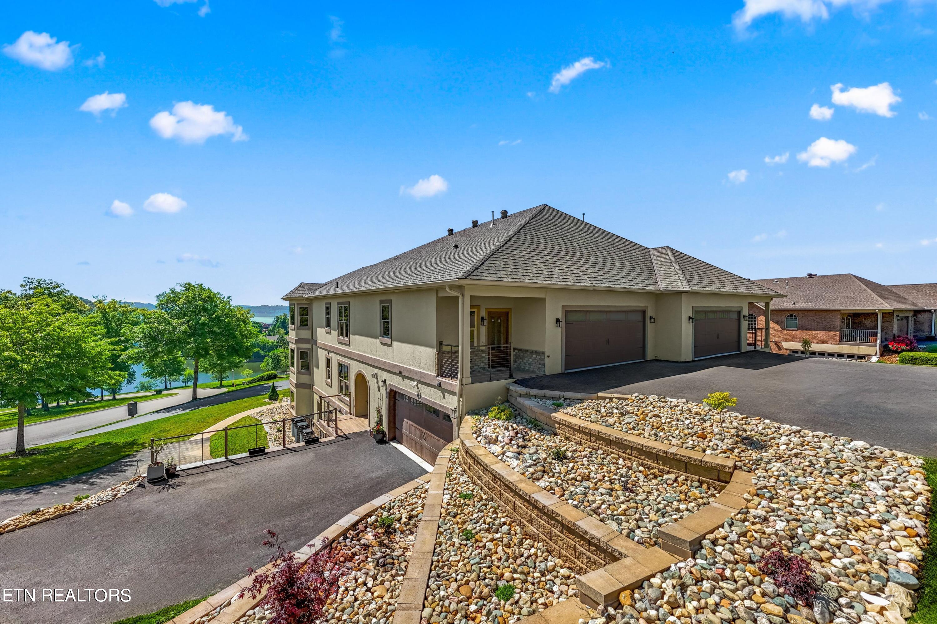 2422 Grand View Court