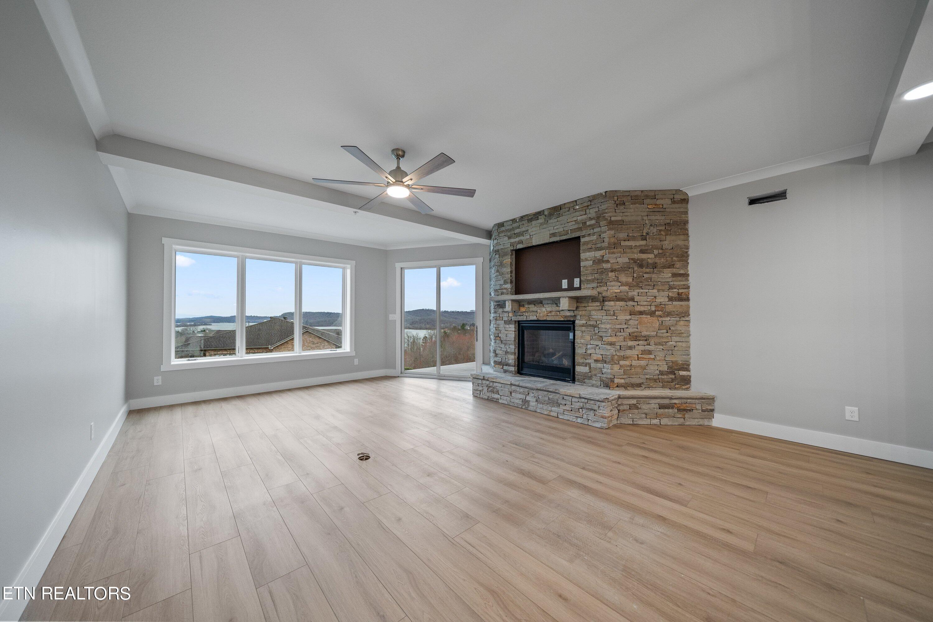 2422 Grand View Court