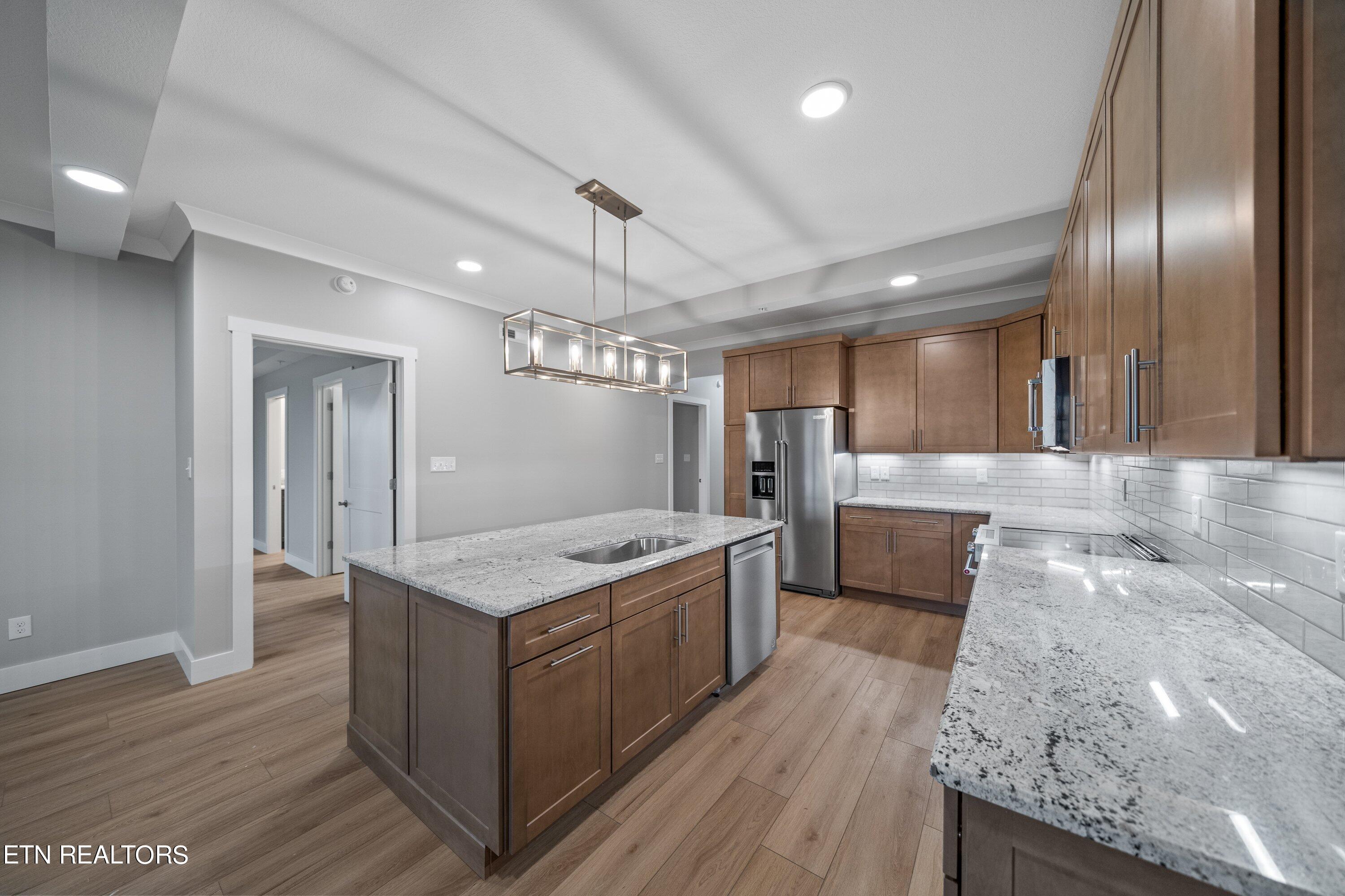 2422 Grand View Court