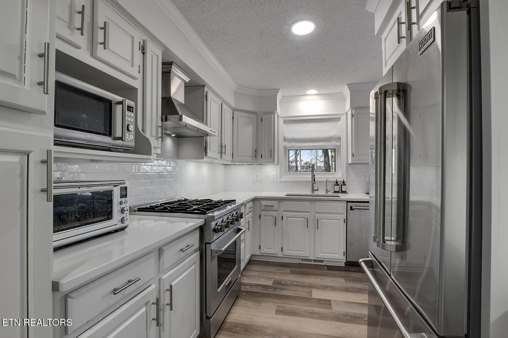 1200 River Oaks Drive