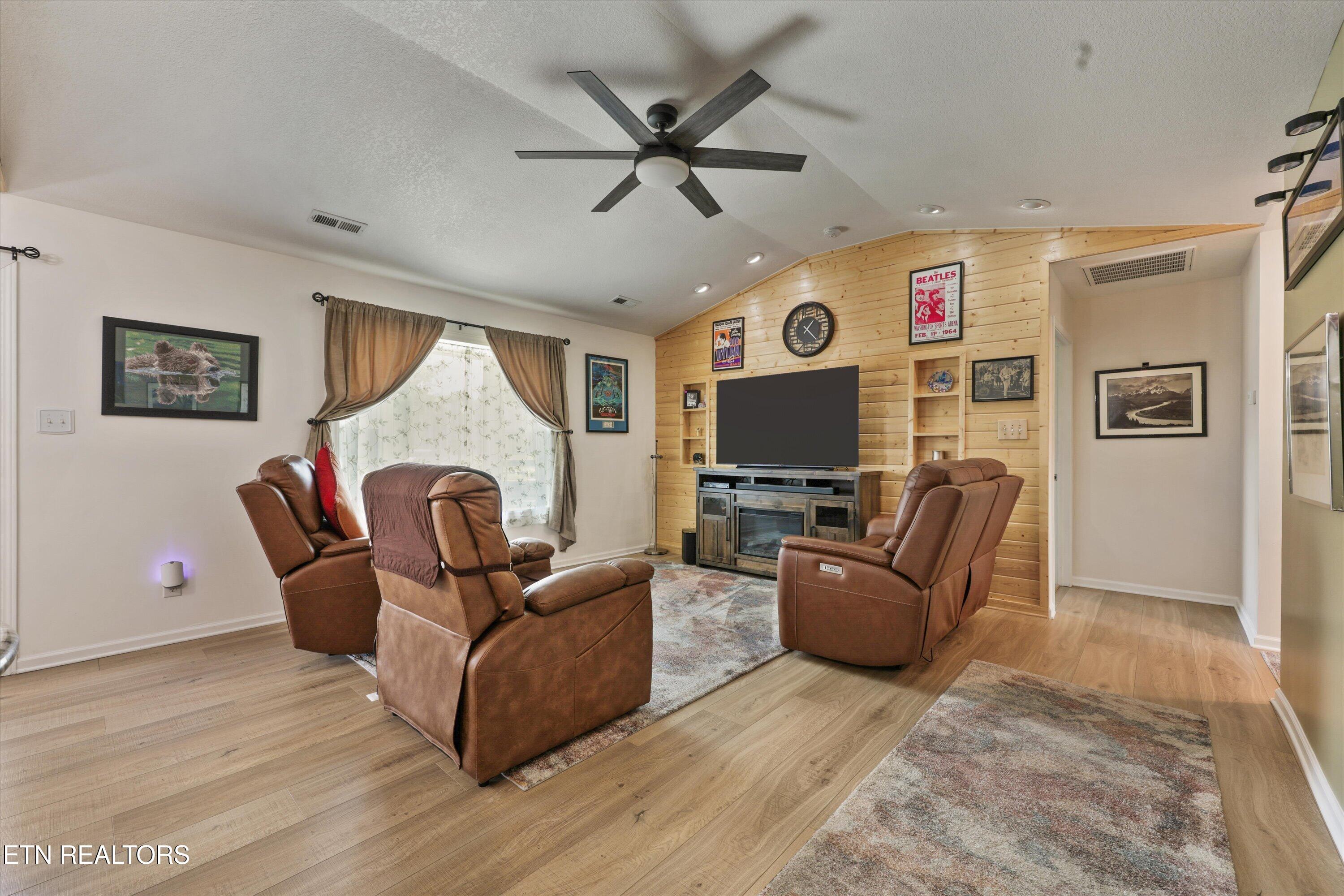 126 Hartfield Lane