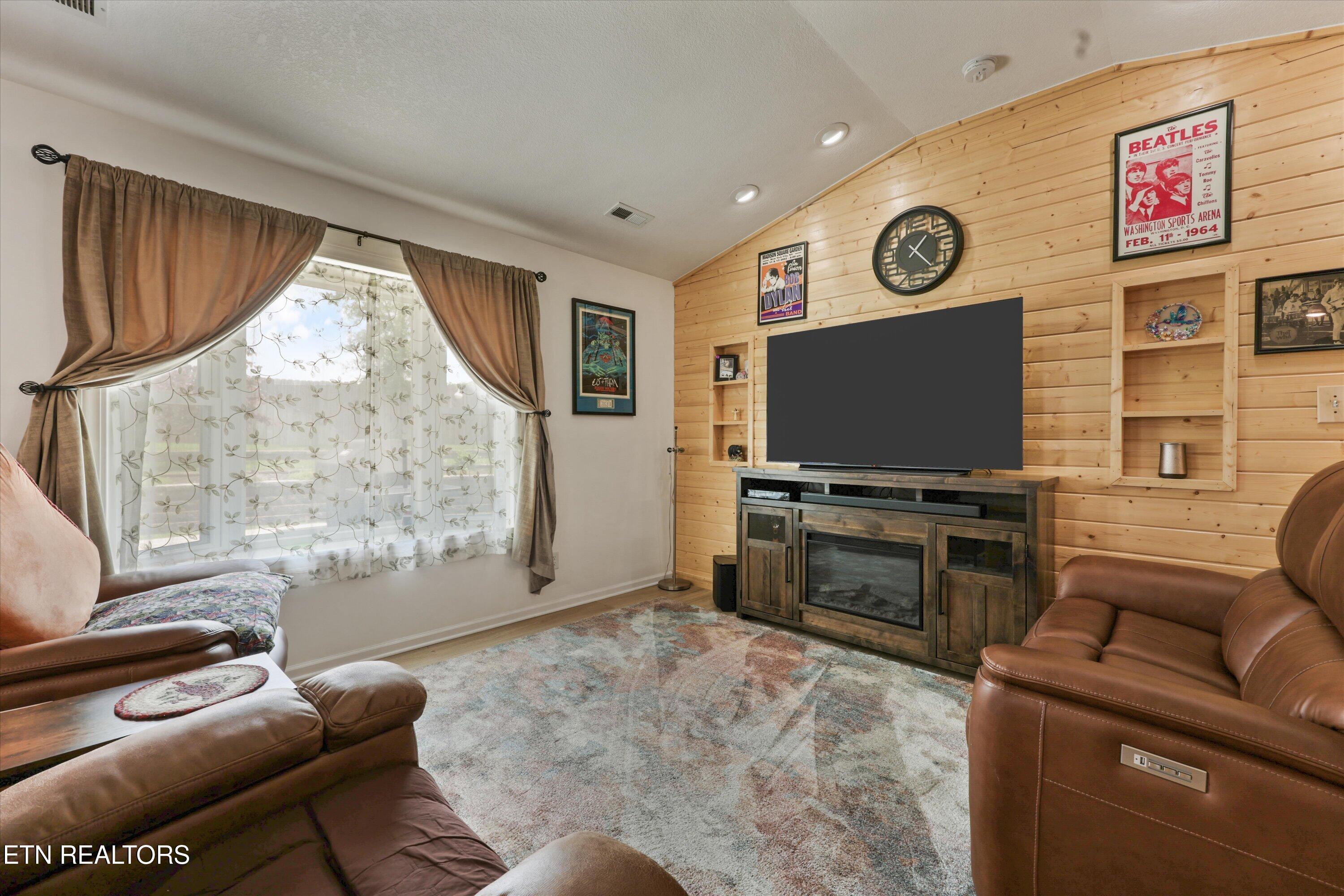 126 Hartfield Lane