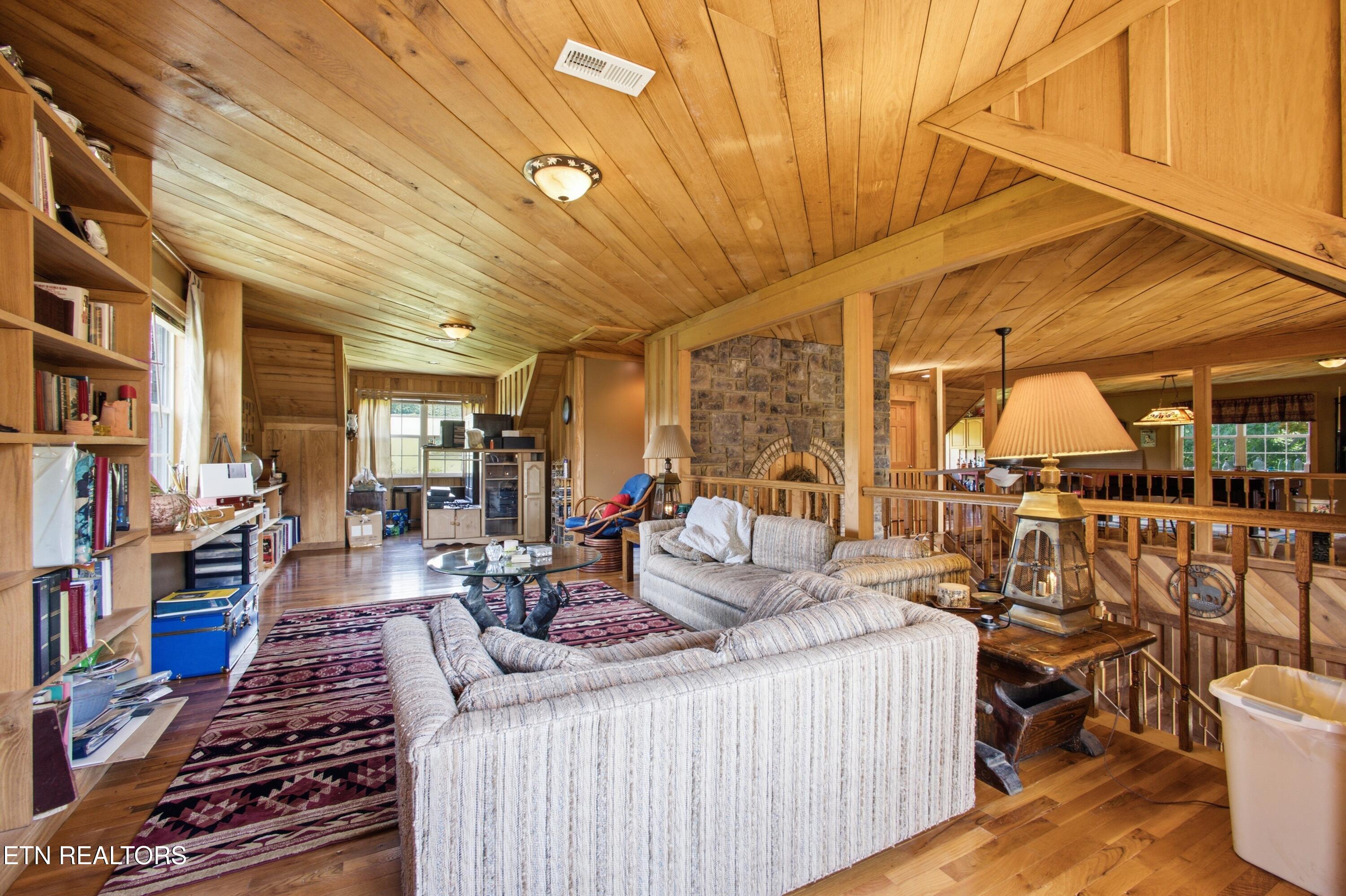2020 Deermont Rd