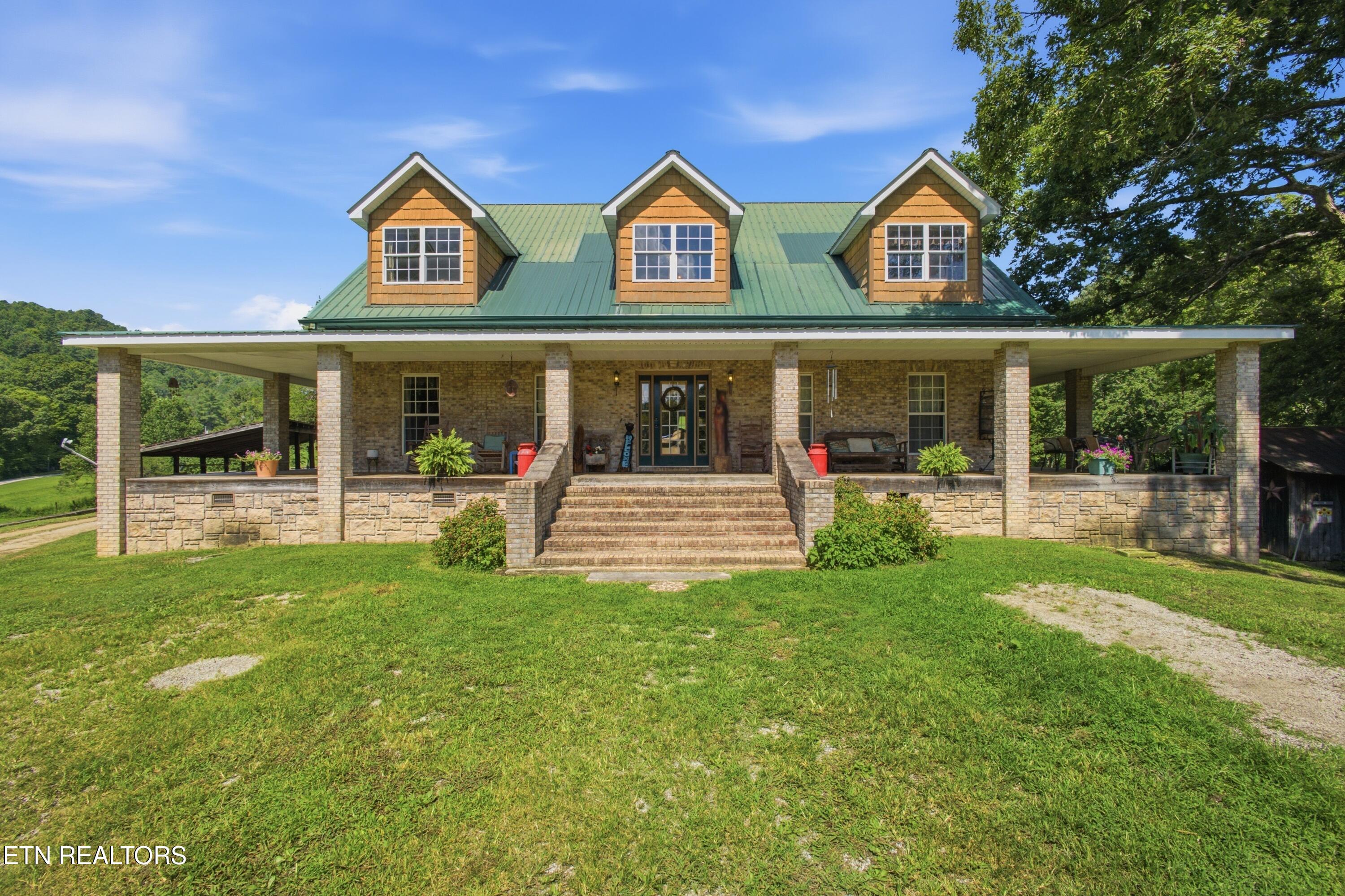 2020 Deermont Rd