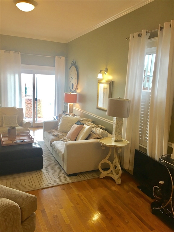 439 W 4th # 1
