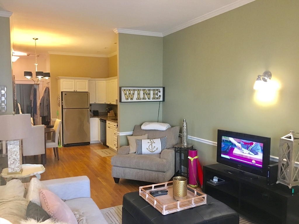 439 W 4th # 1