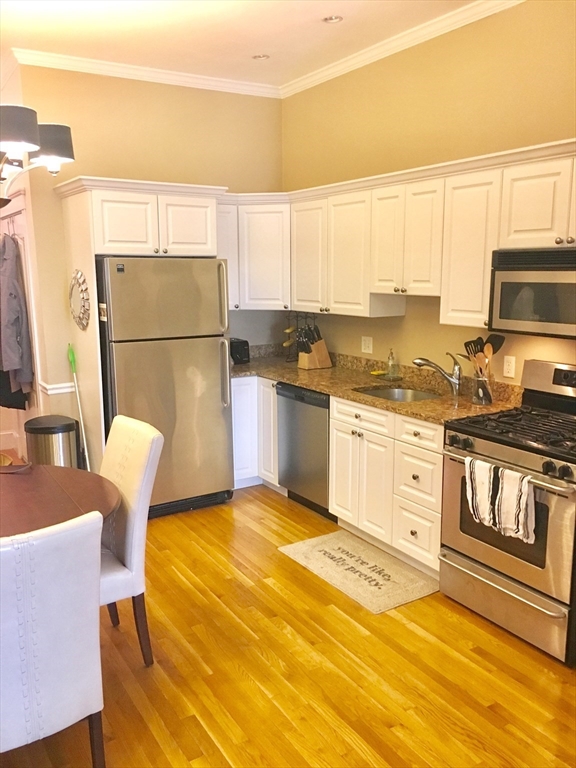 439 W 4th # 1
