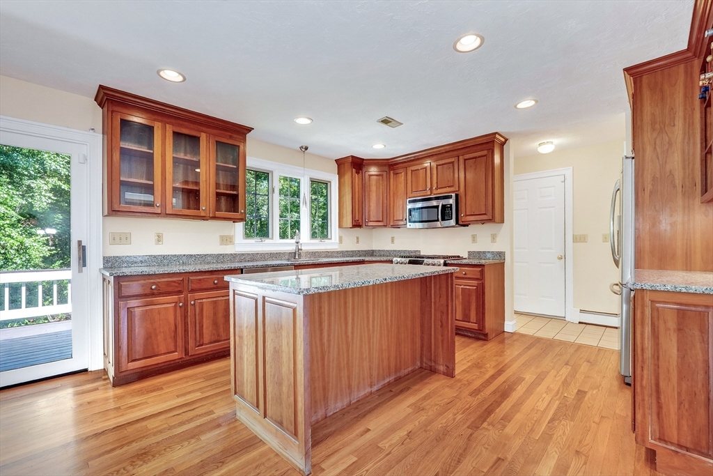 8 Saddle Way