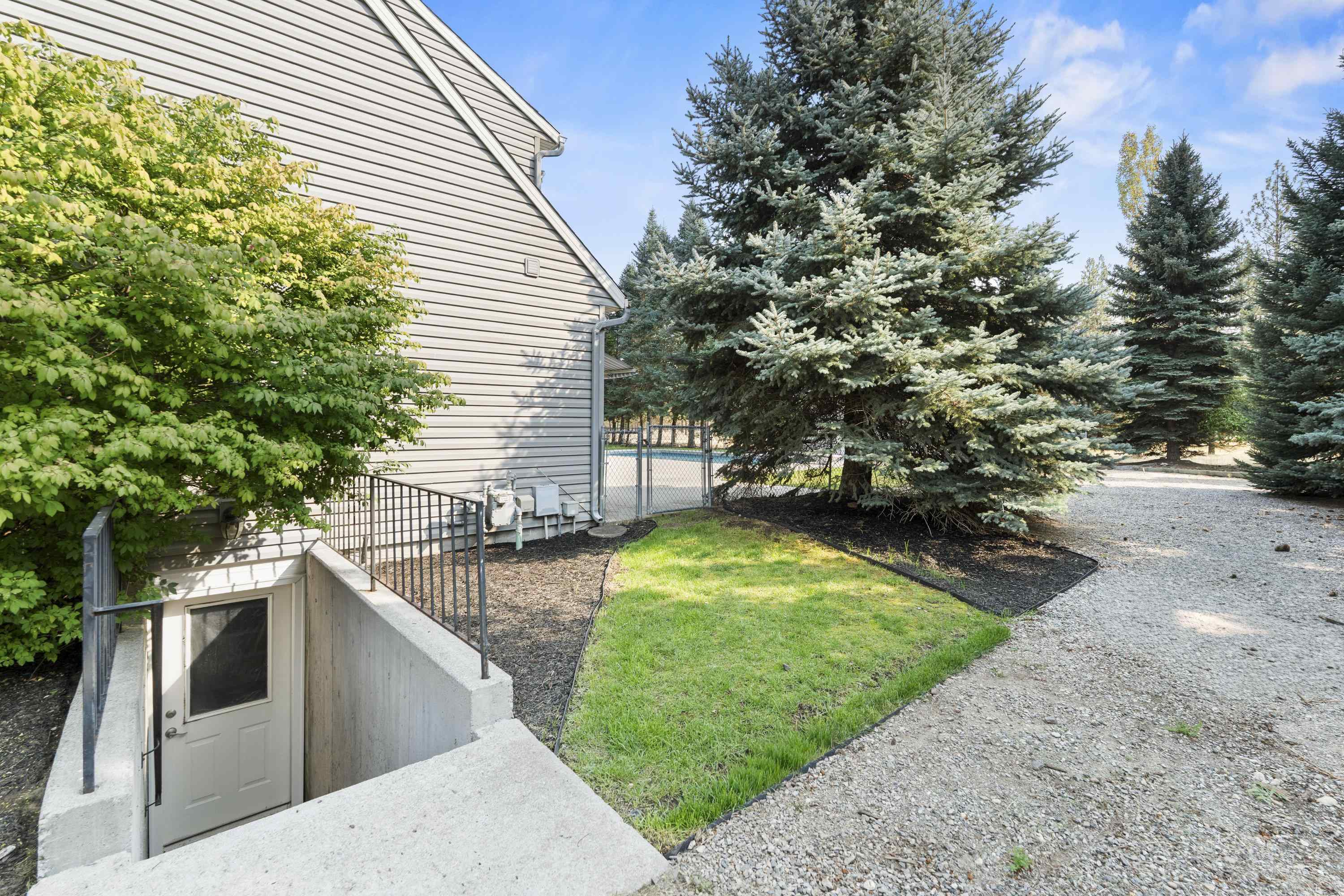 3717 W Rutter Pkwy