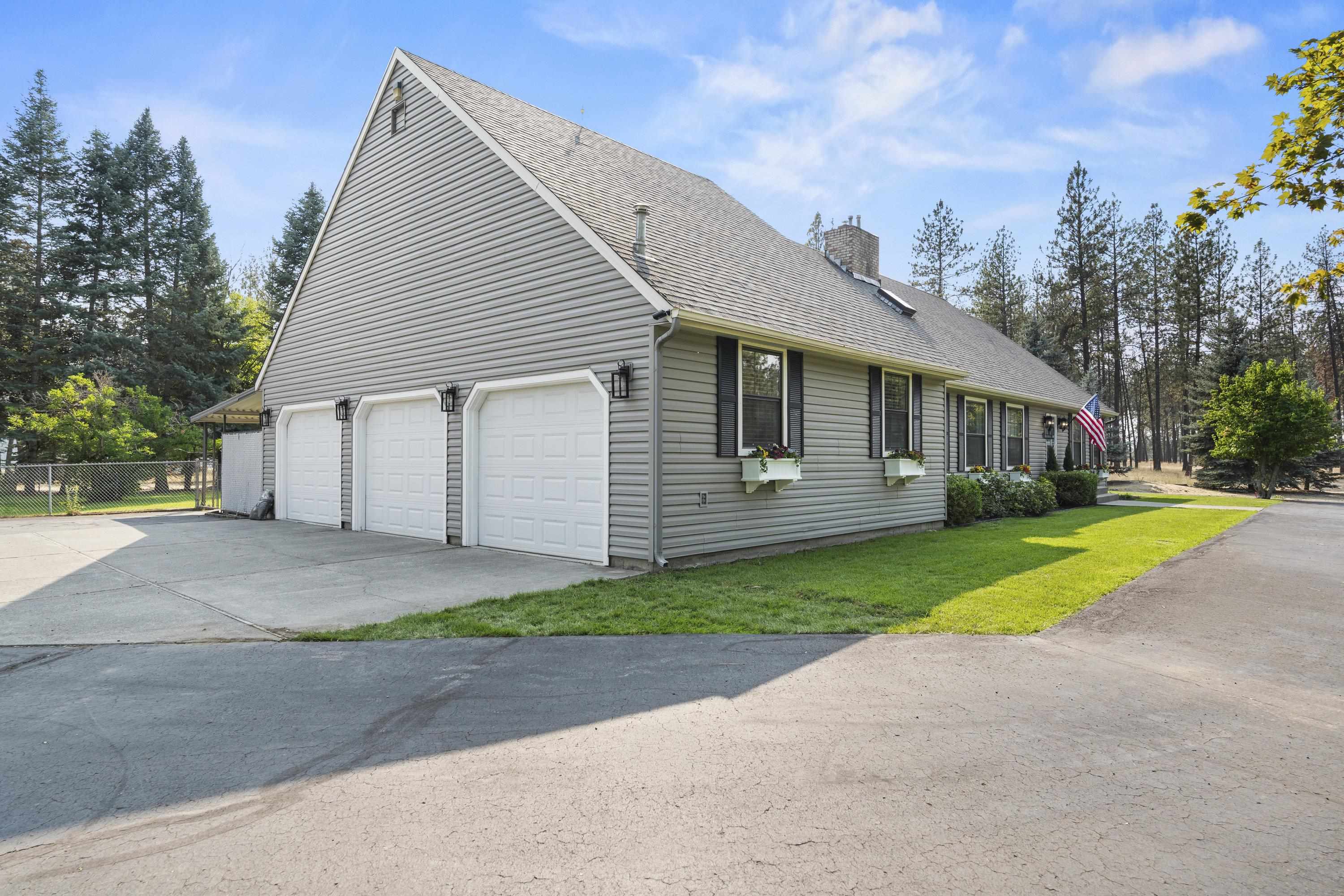 3717 W Rutter Pkwy