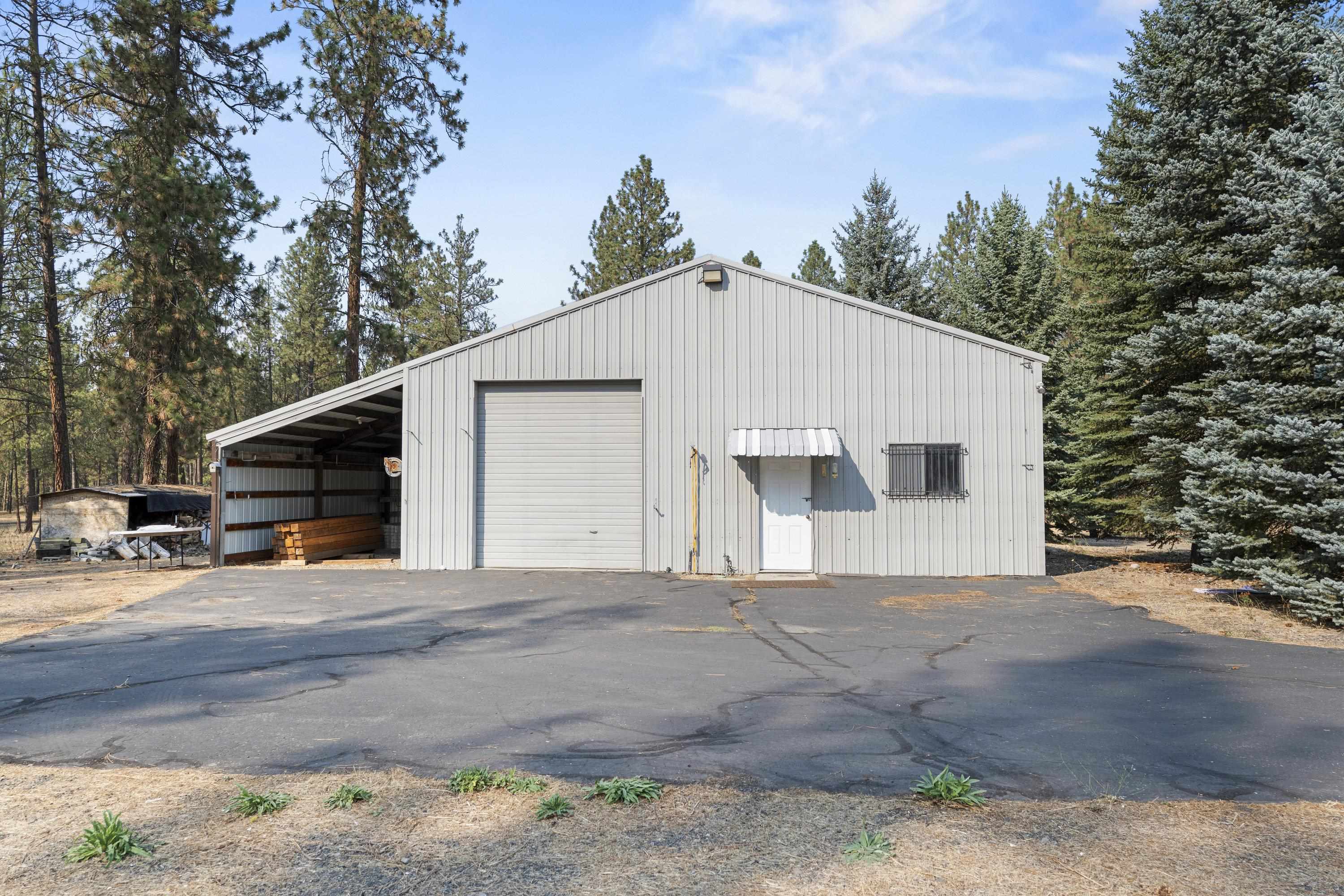 3717 W Rutter Pkwy