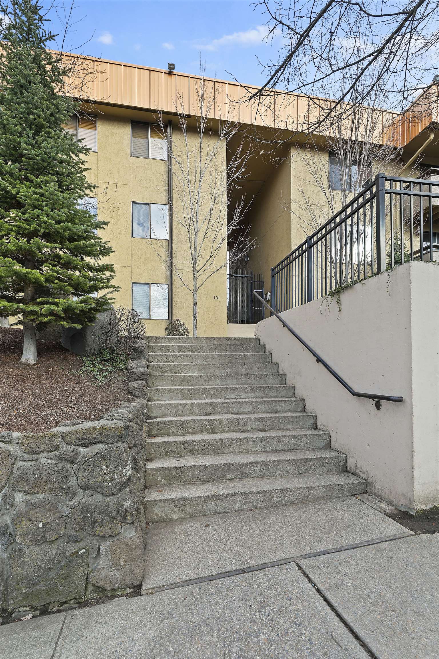1711 W 7th Ave