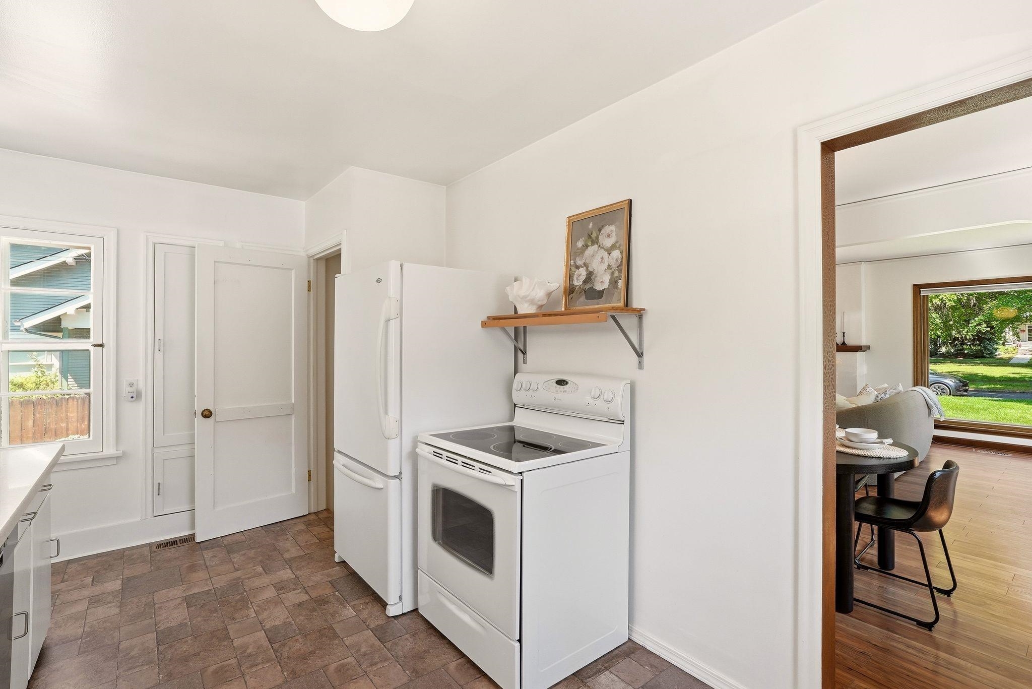 3128 S Manito Blvd