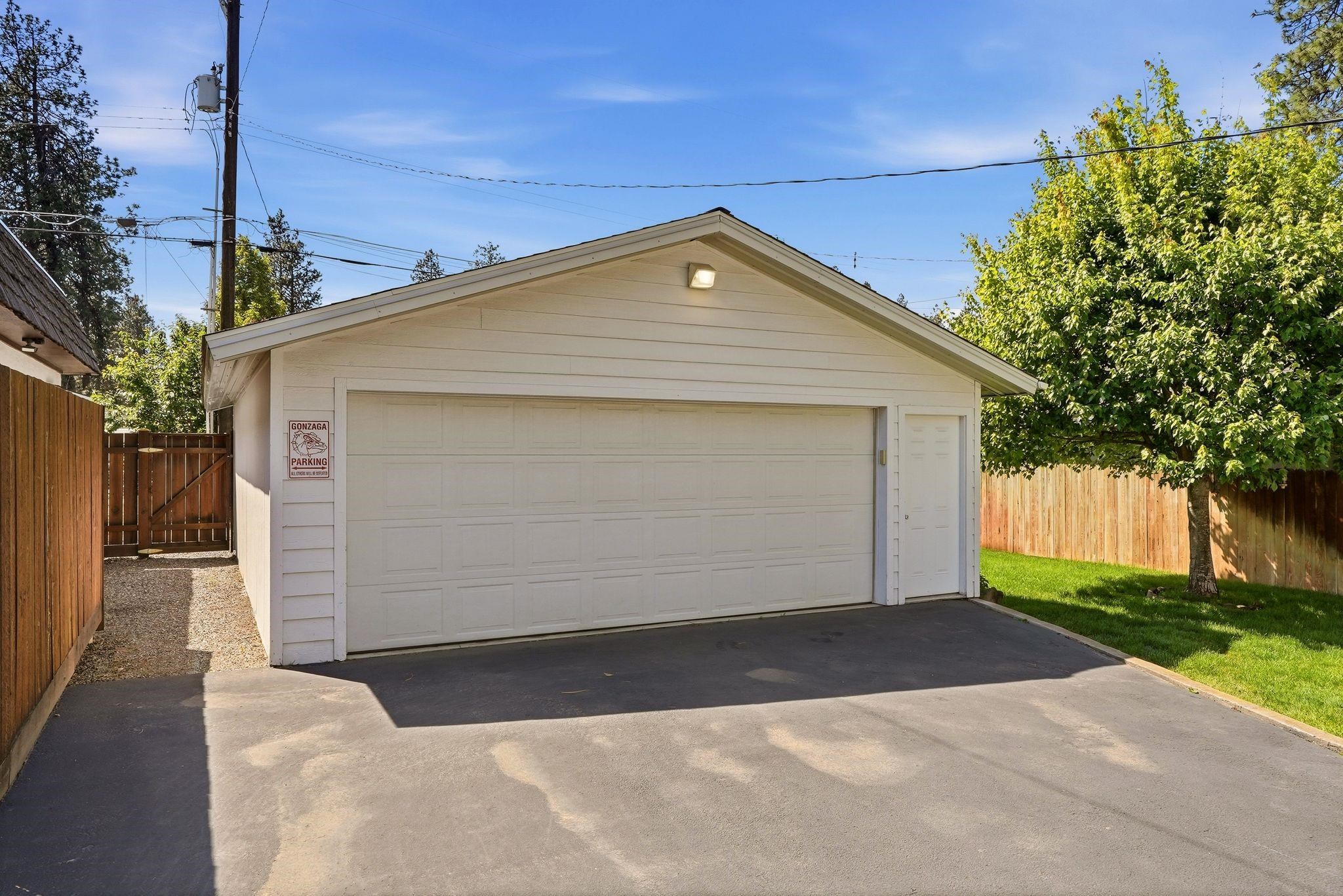 3128 S Manito Blvd