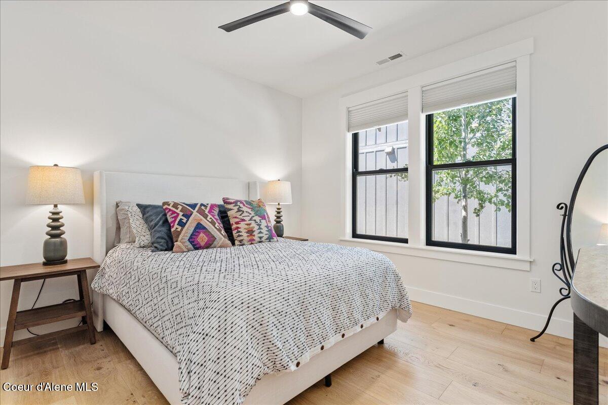 428 W Beach Ct