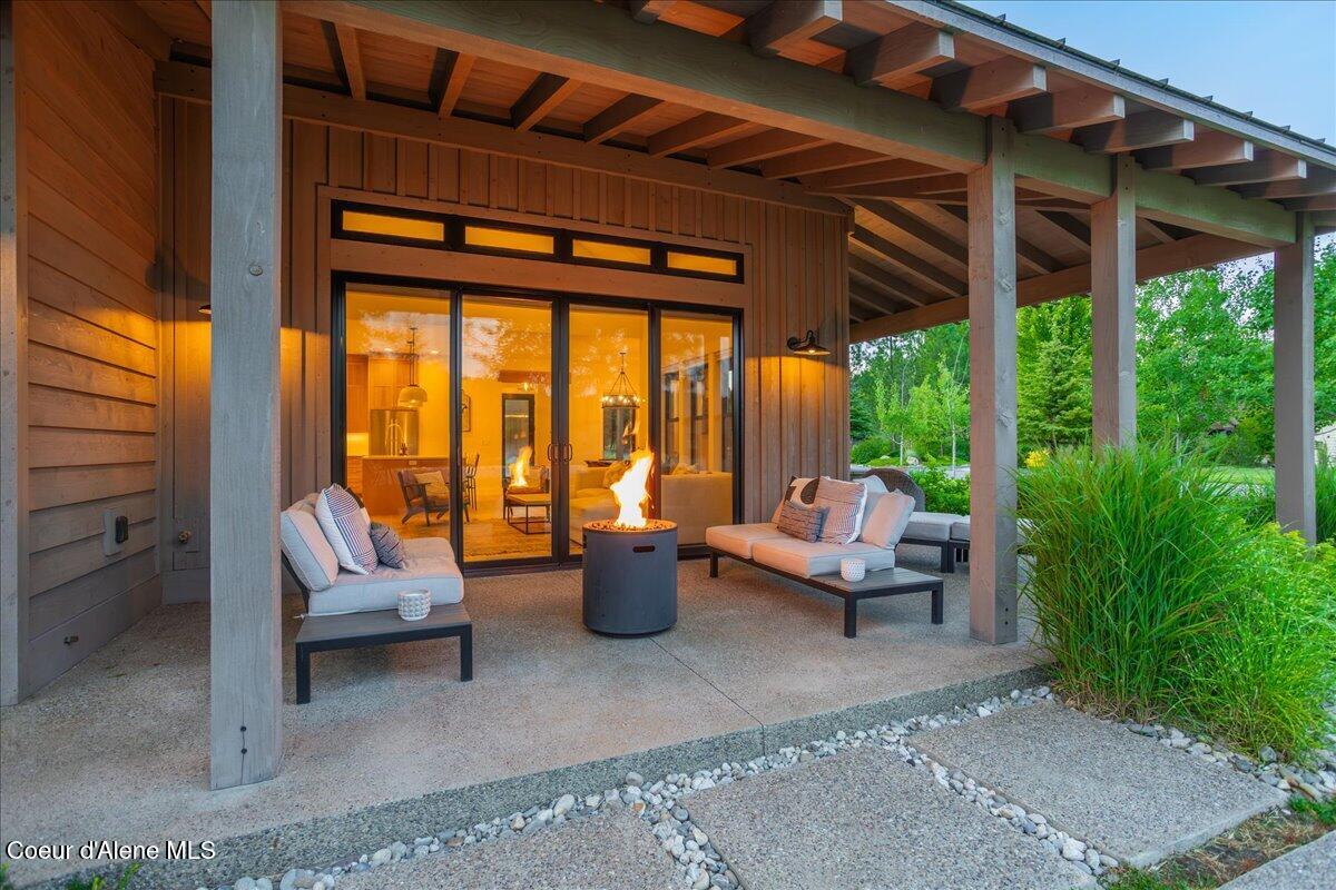 428 W Beach Ct