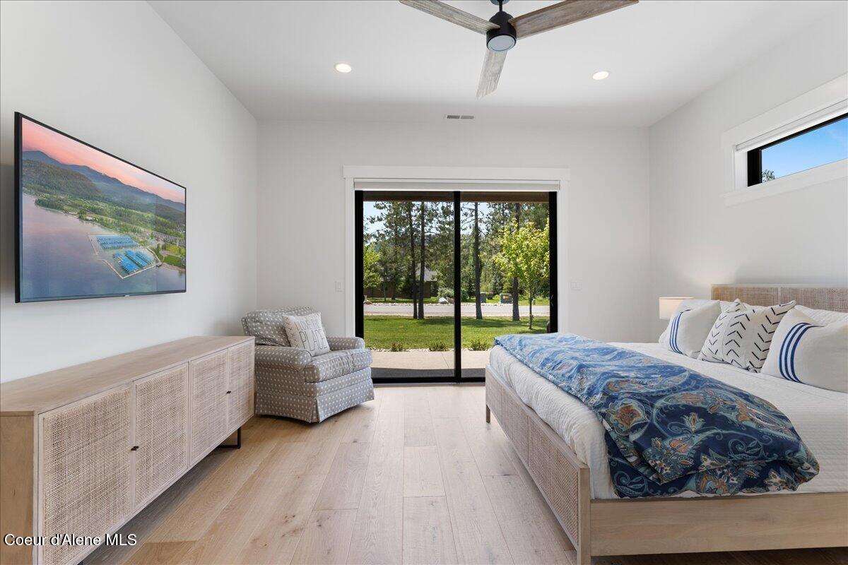 428 W Beach Ct