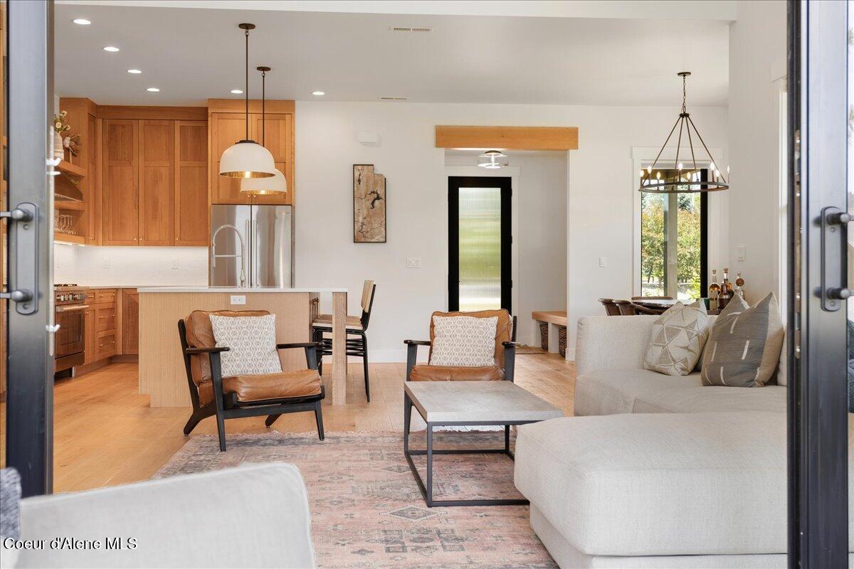 428 W Beach Ct