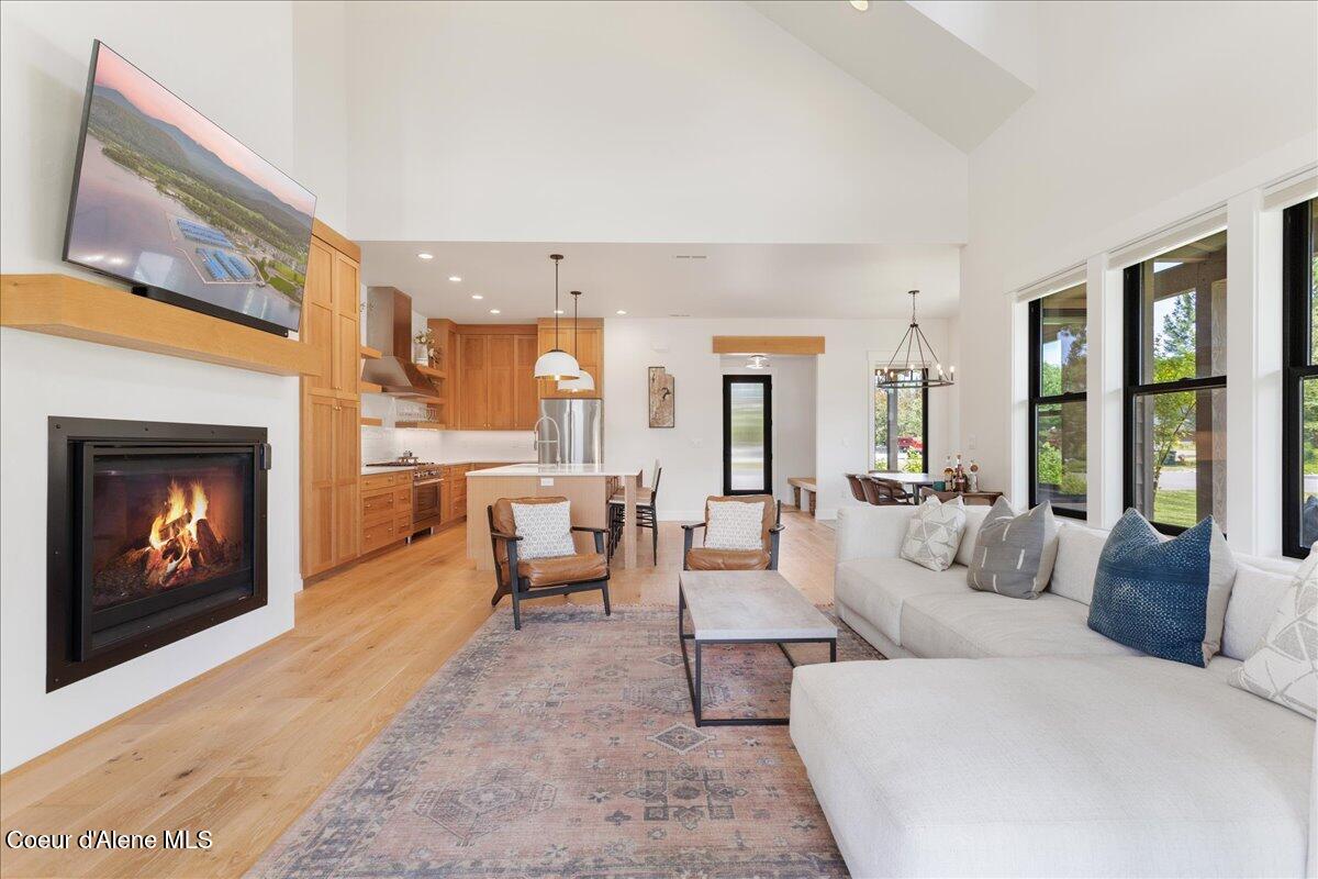428 W Beach Ct