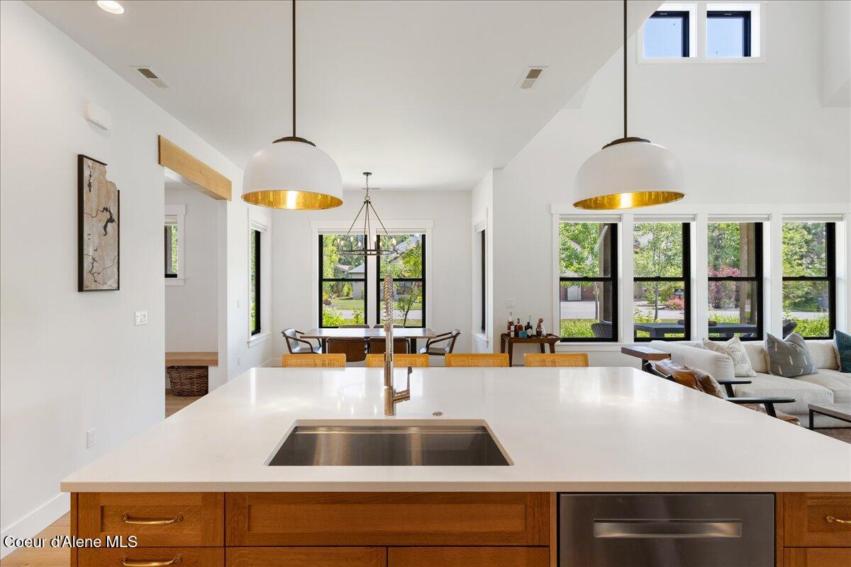428 W Beach Ct