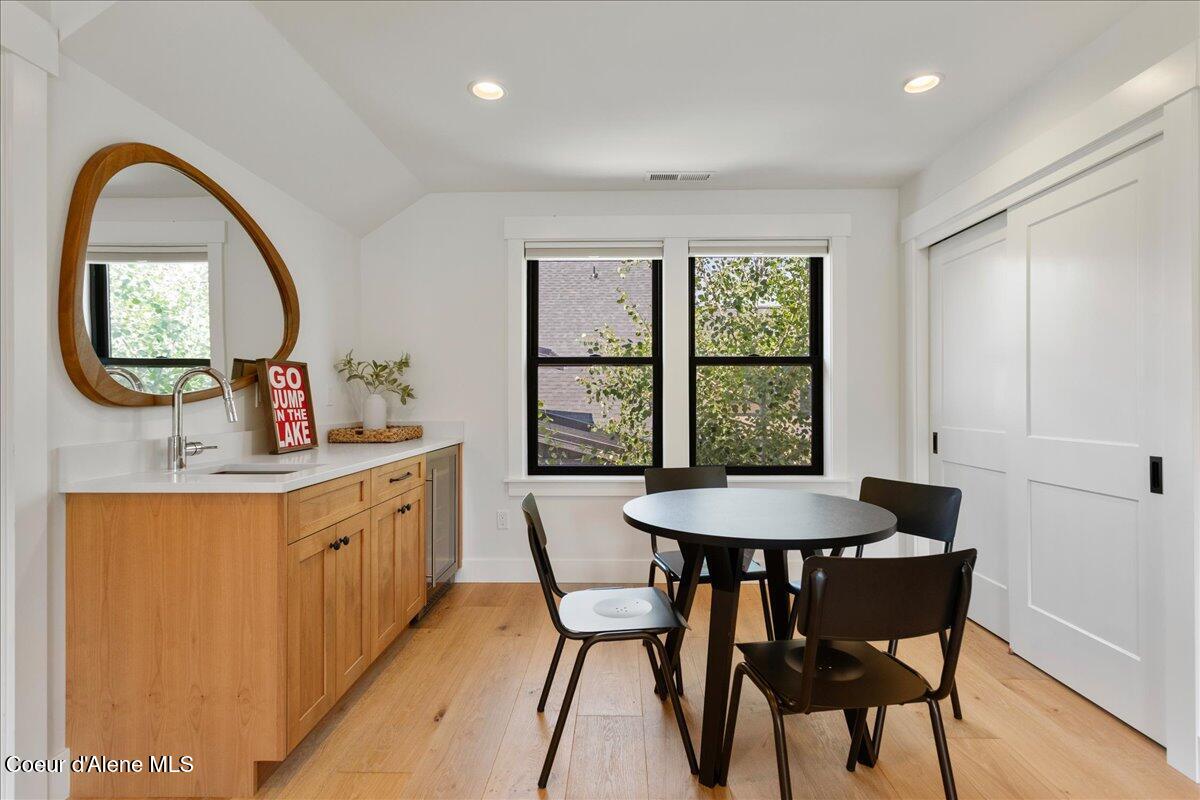 428 W Beach Ct