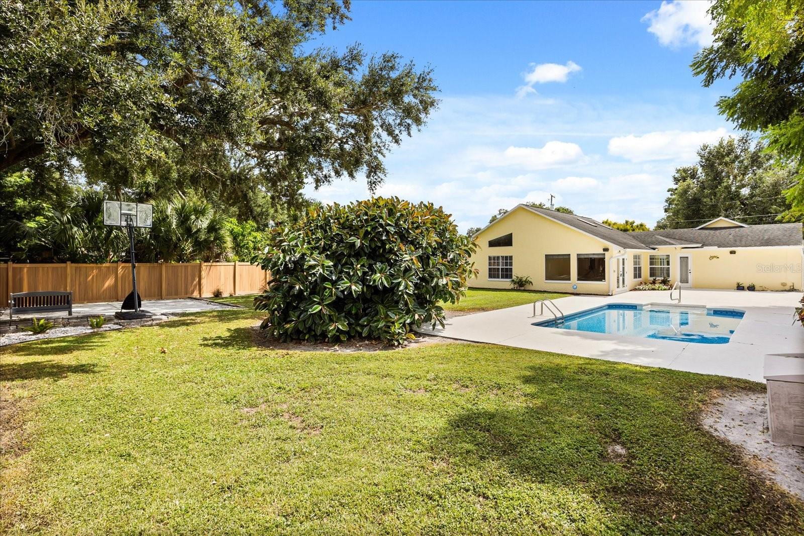 1615 POE AVE
