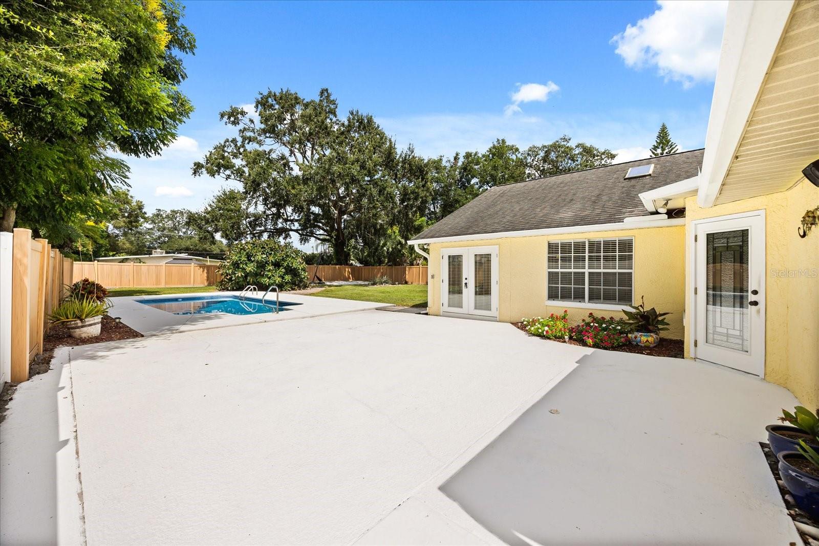 1615 POE AVE