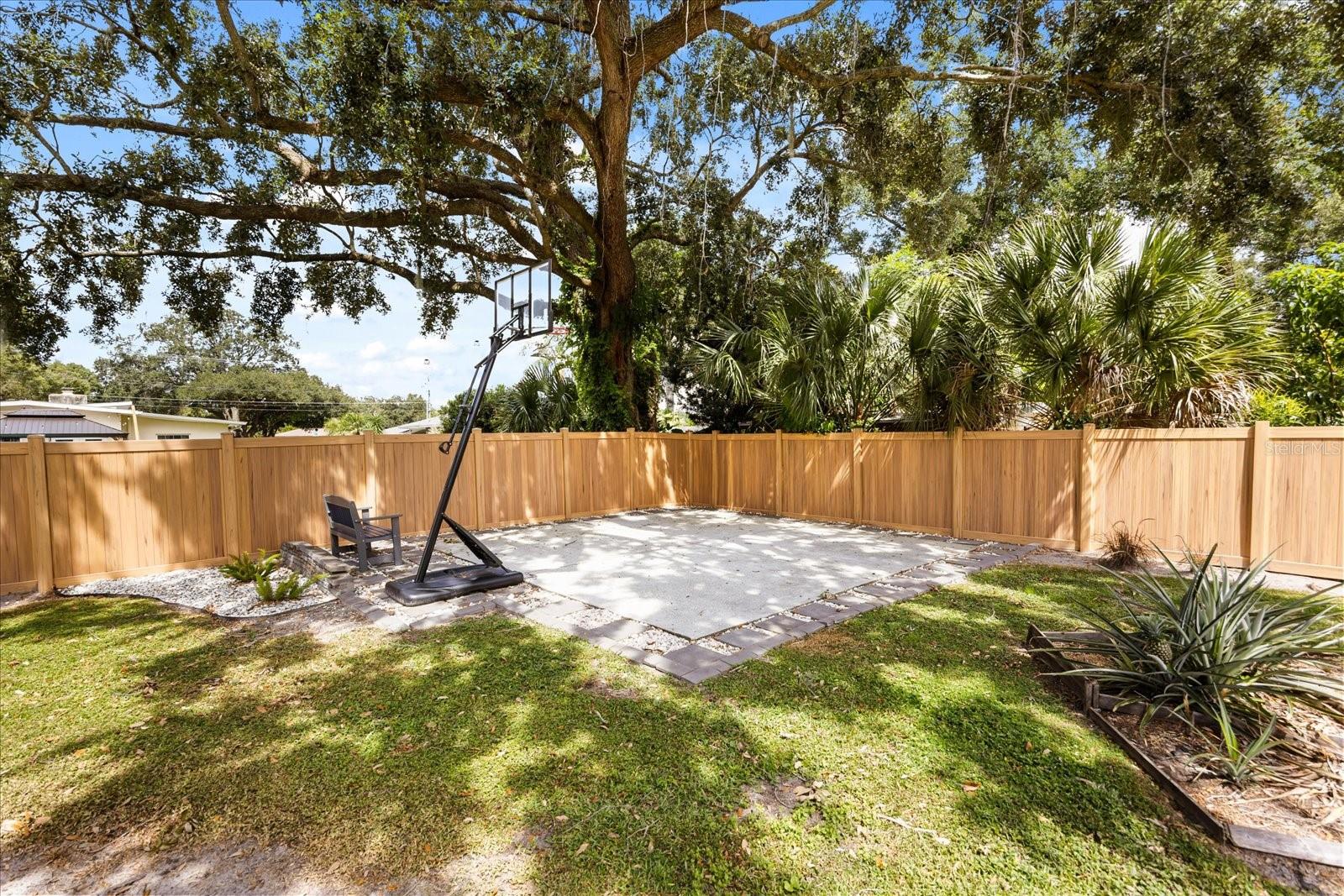 1615 POE AVE