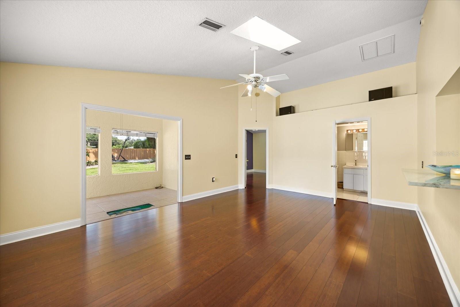 1615 POE AVE