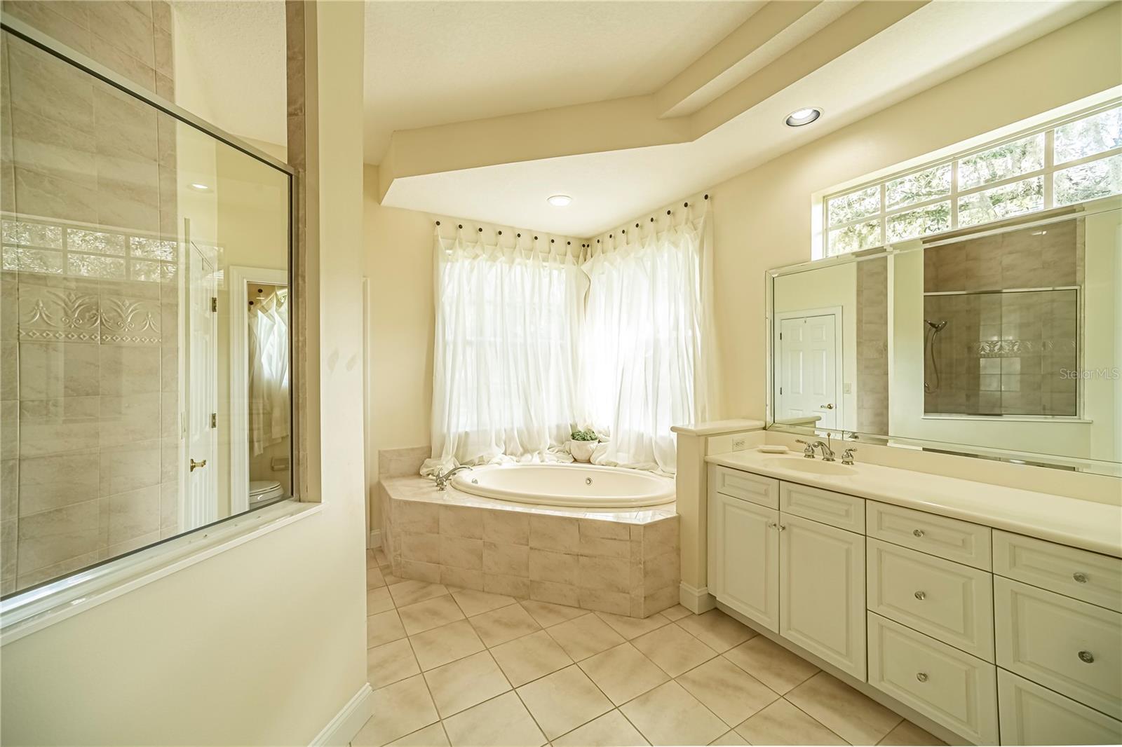 108 SEVILLE CHASE DR