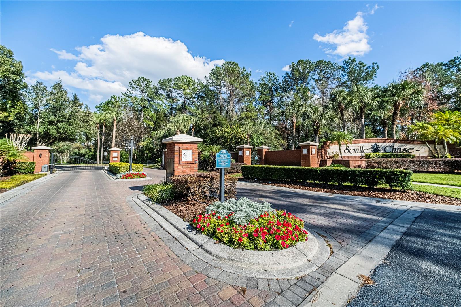 108 SEVILLE CHASE DR