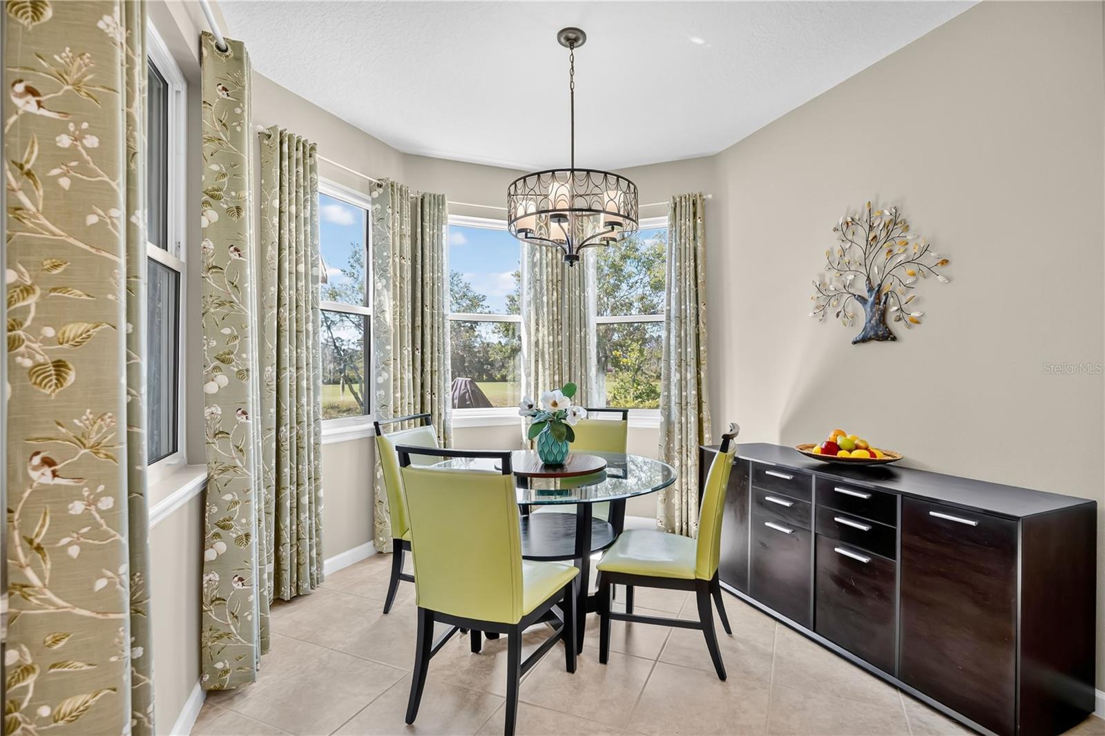 1066 VICTORIA HILLS DR S