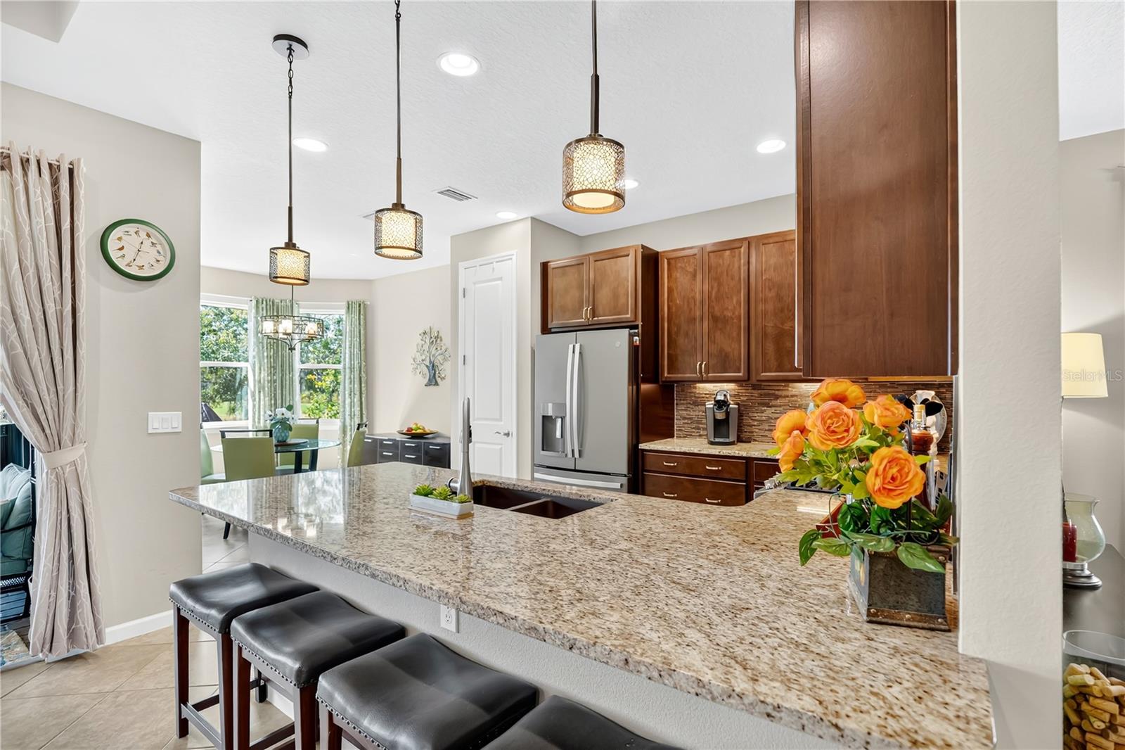 1066 VICTORIA HILLS DR S