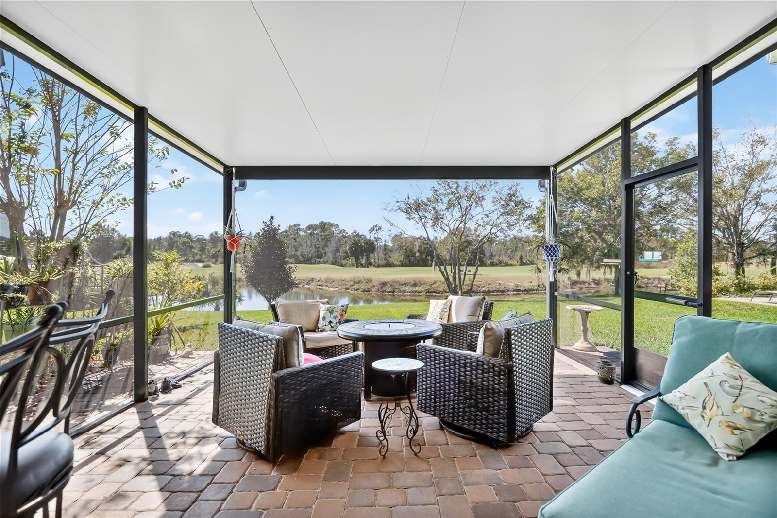 1066 VICTORIA HILLS DR S