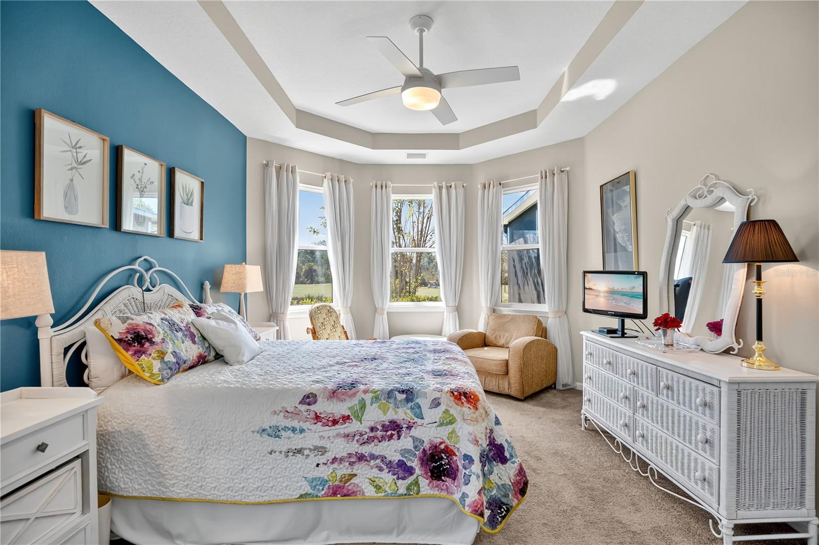 1066 VICTORIA HILLS DR S