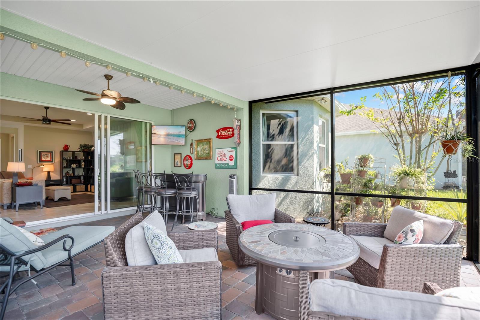 1066 VICTORIA HILLS DR S