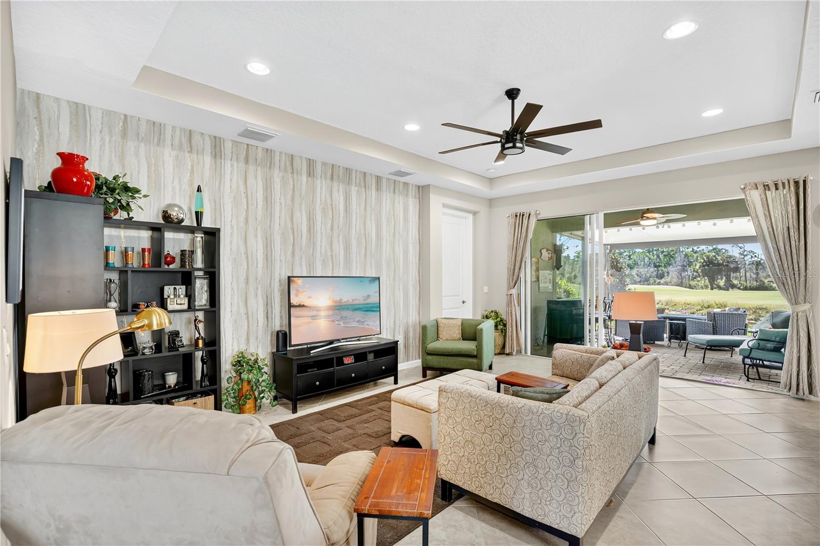 1066 VICTORIA HILLS DR S