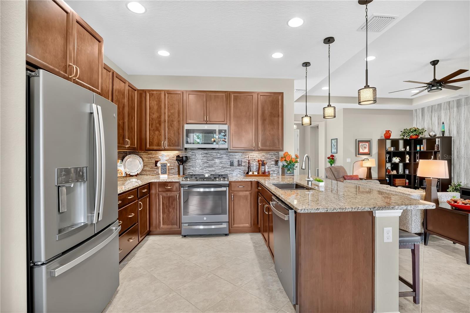 1066 VICTORIA HILLS DR S