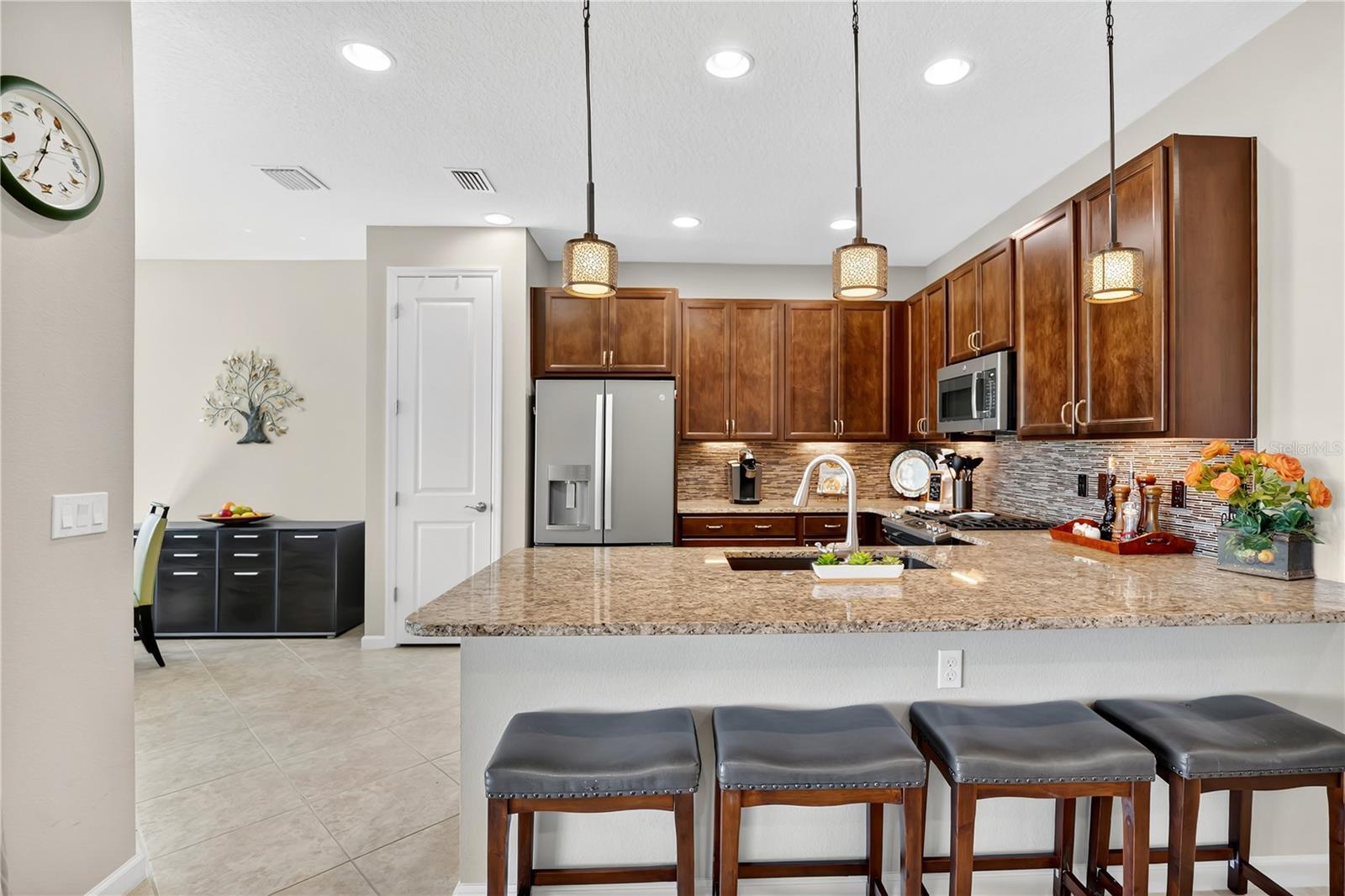 1066 VICTORIA HILLS DR S