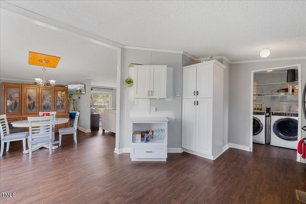 7237 Buck Road