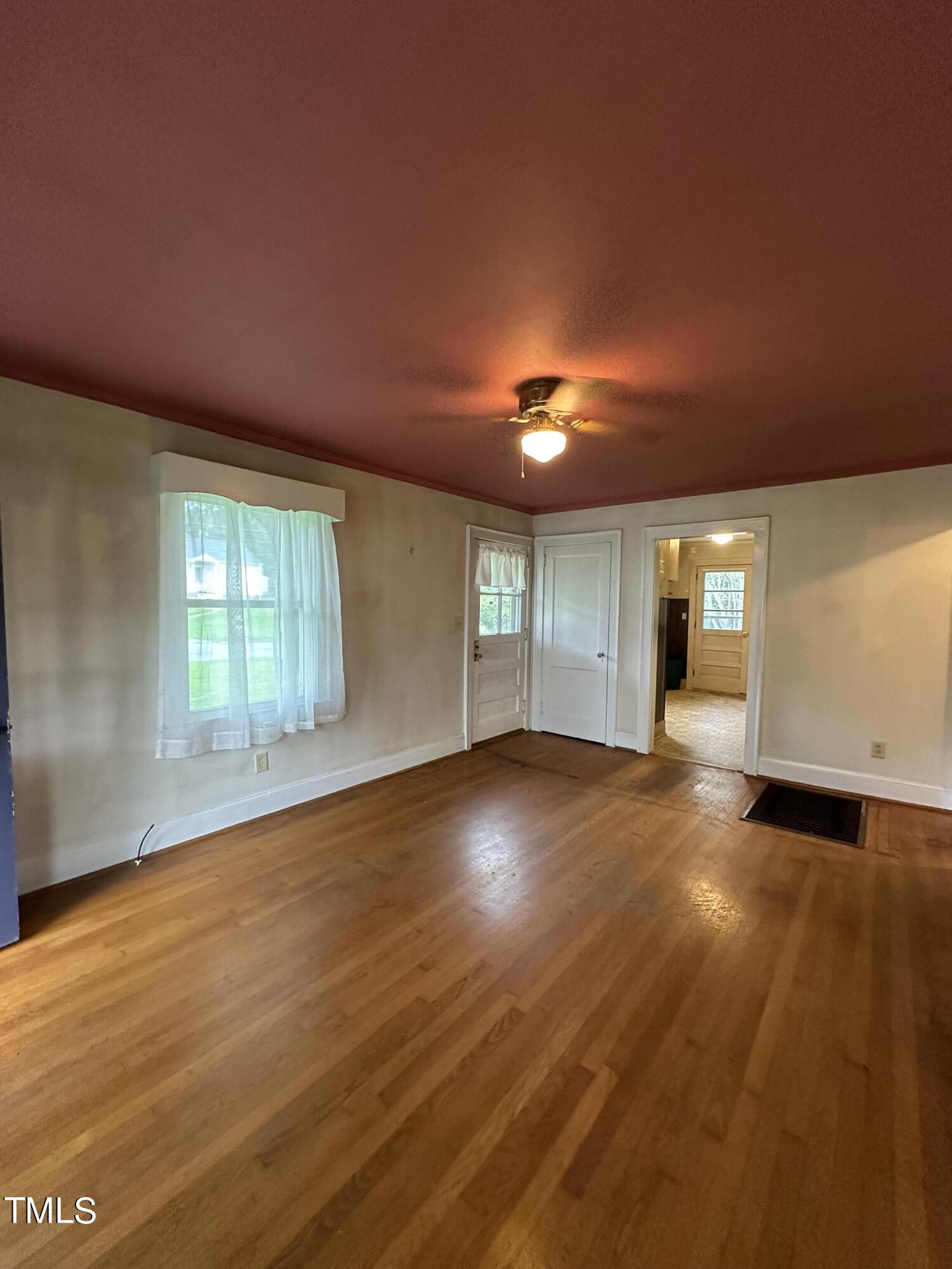 326 W Gilbreath Street