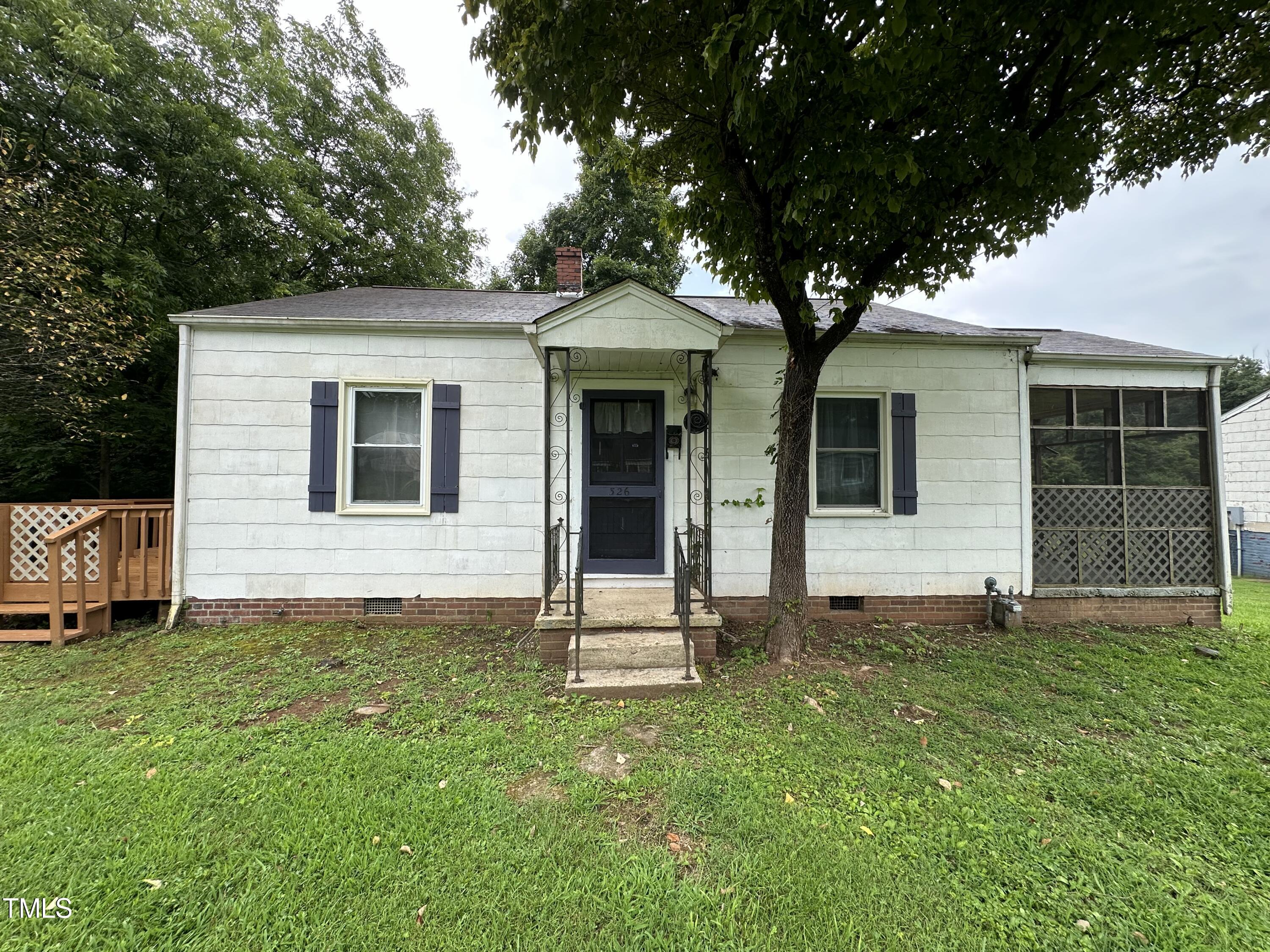 326 W Gilbreath Street