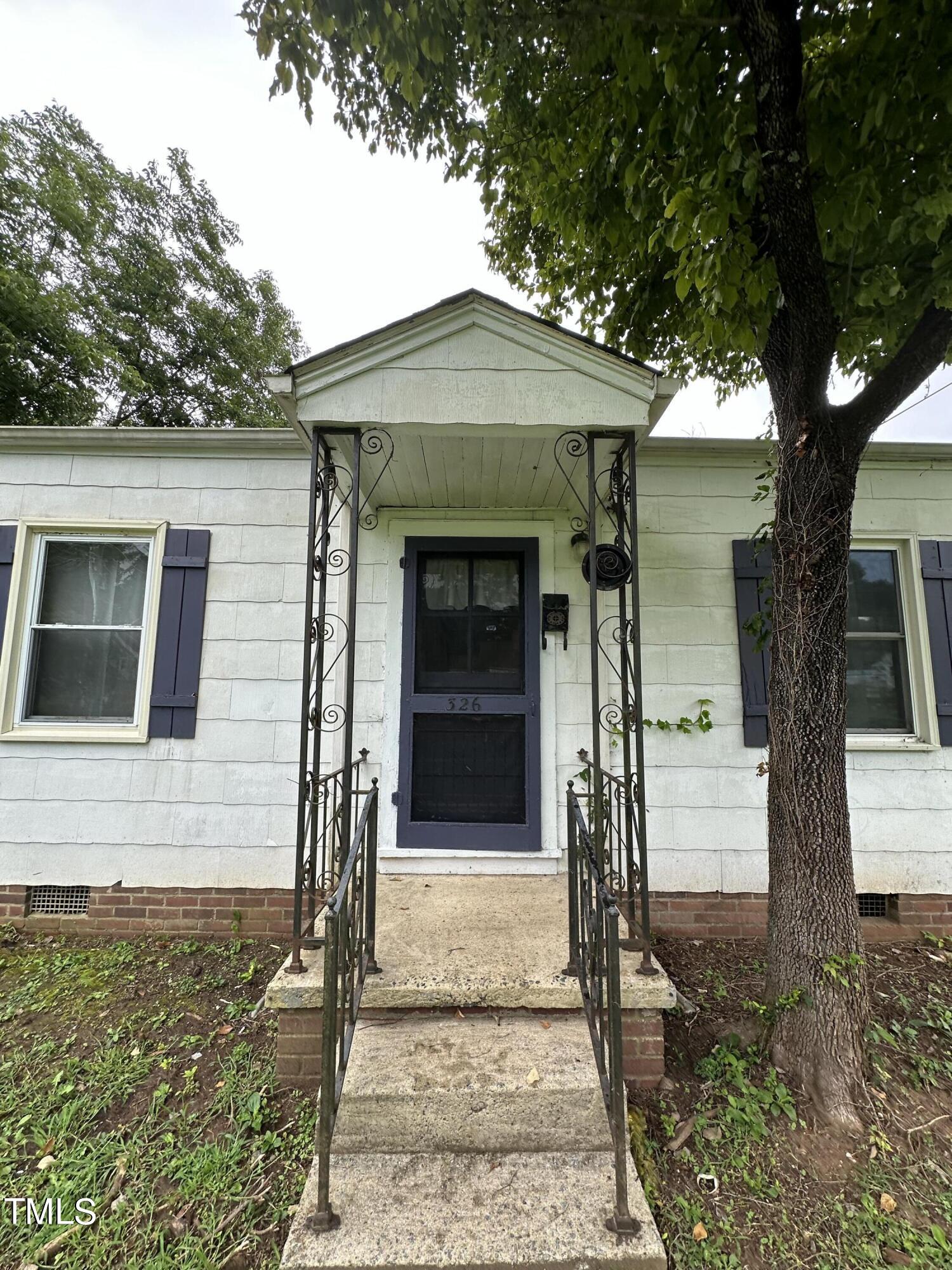 326 W Gilbreath Street